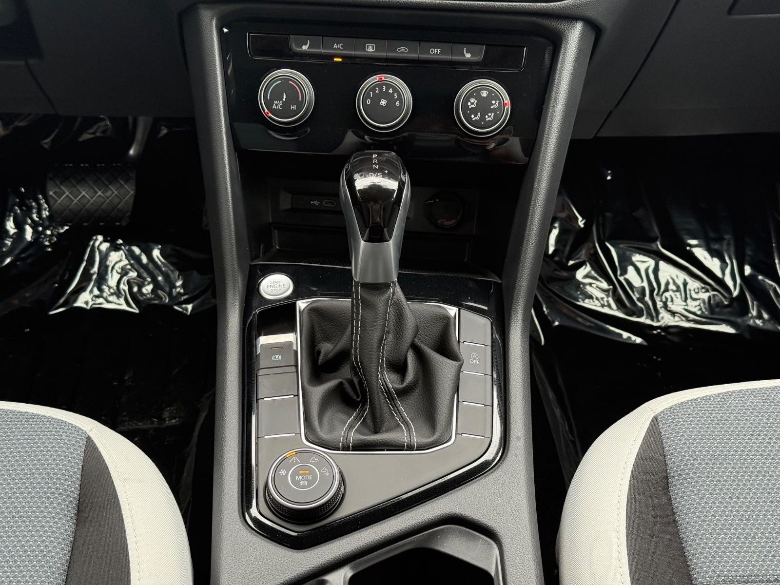 Volkswagen Taos Vehicle Image 08