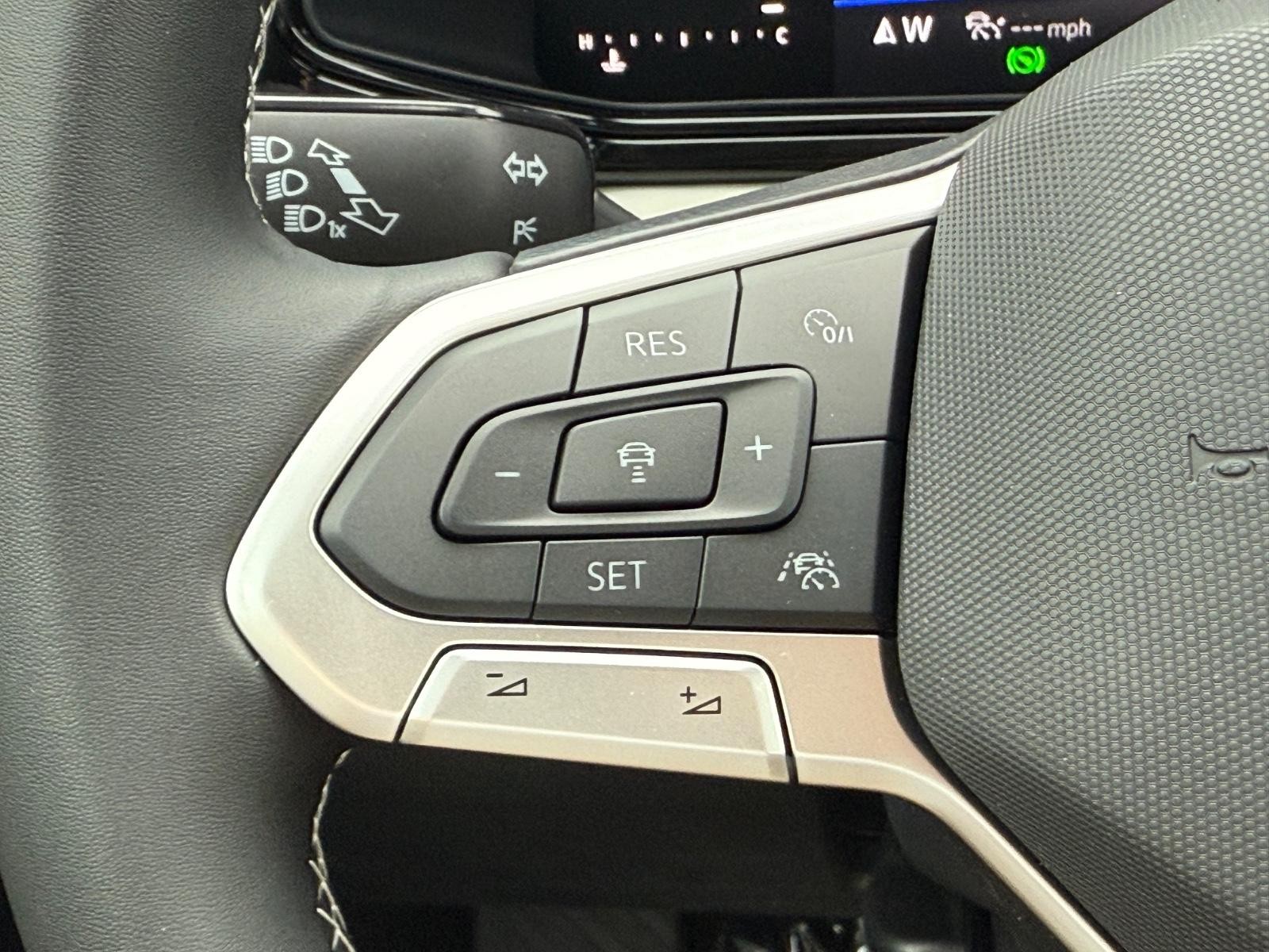 Volkswagen Taos Vehicle Image 11