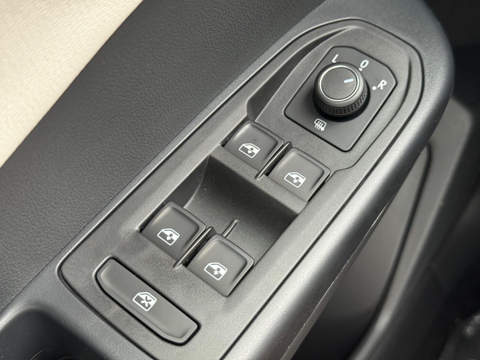 Volkswagen Taos Vehicle Image 15
