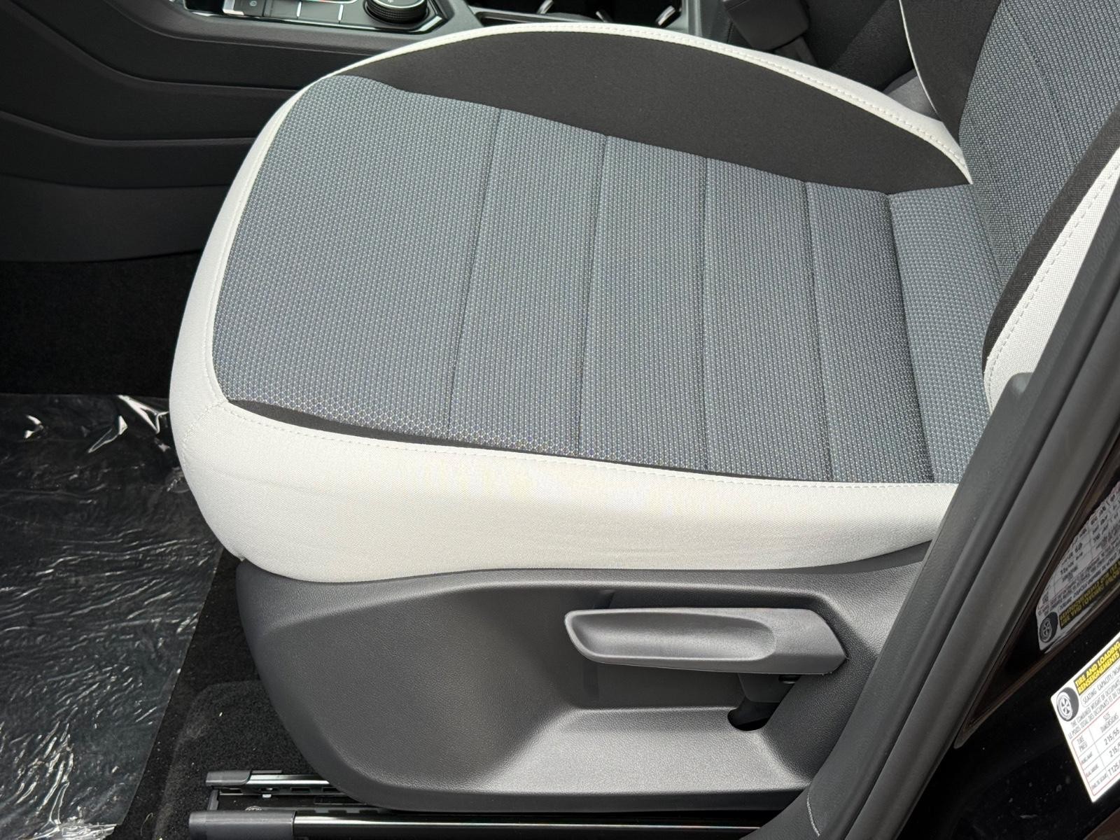 Volkswagen Taos Vehicle Image 16