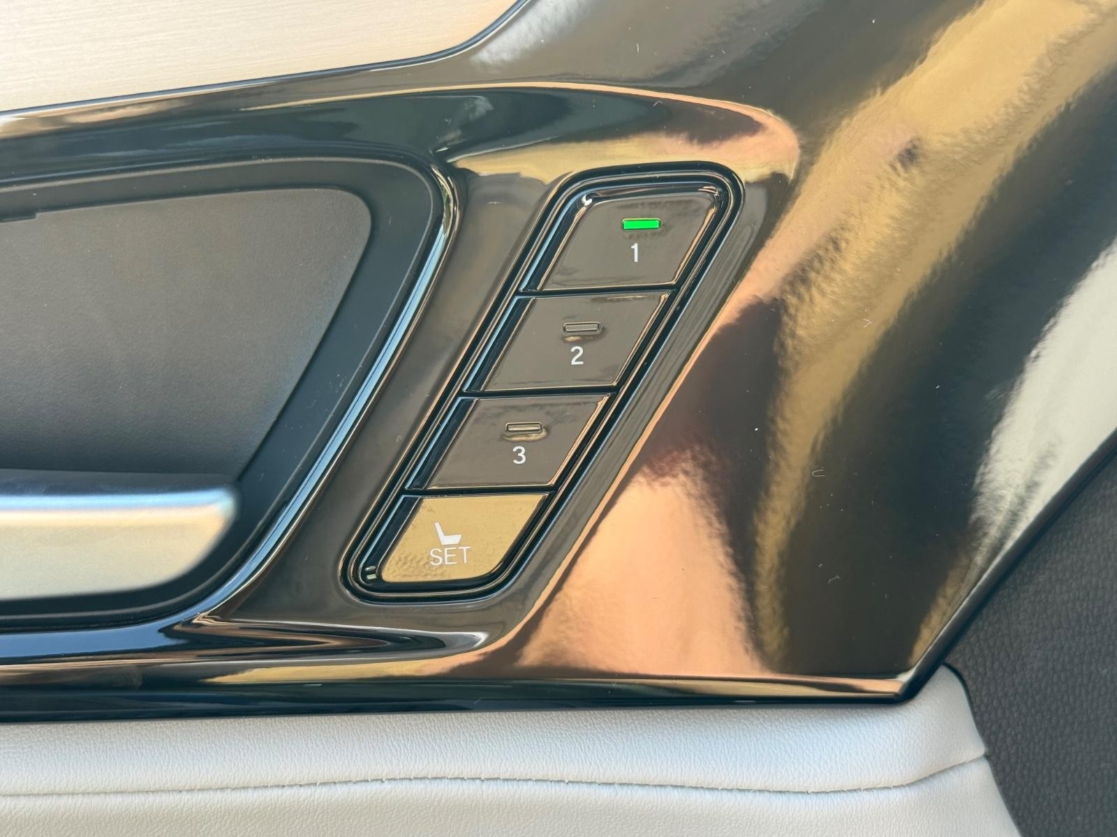 Acura MDX Vehicle Image 13