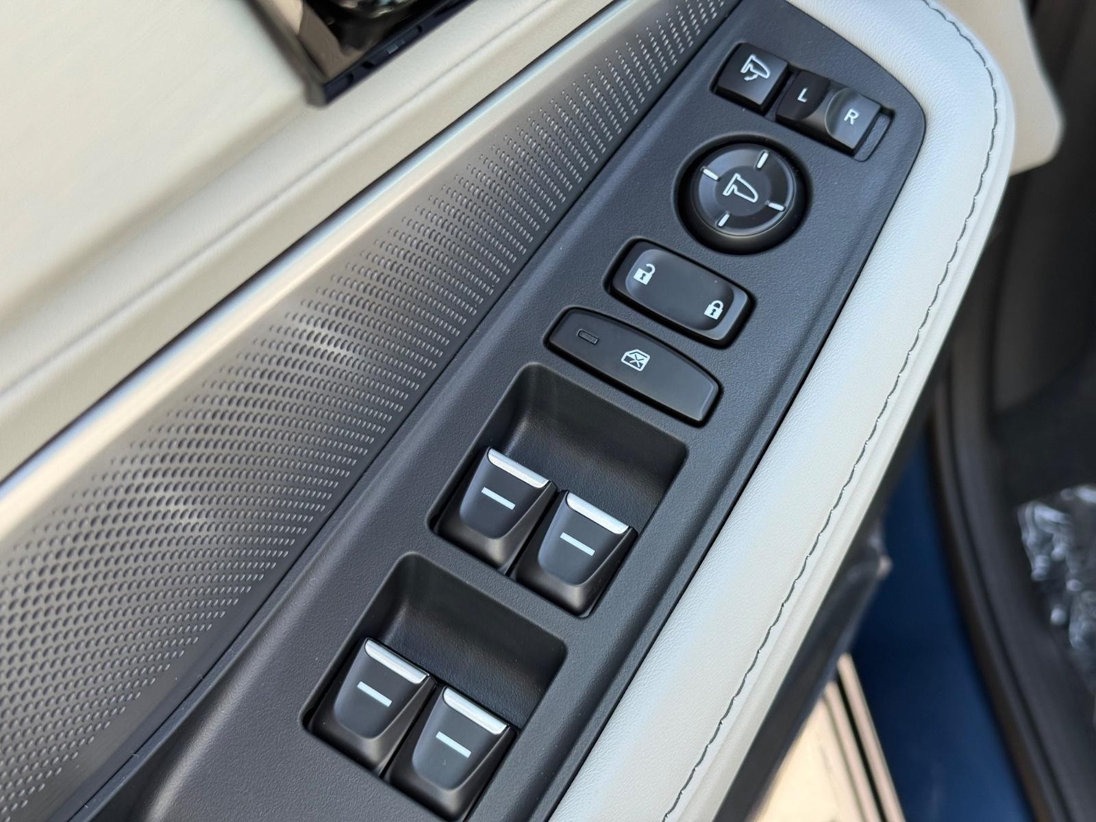 Acura MDX Vehicle Image 16