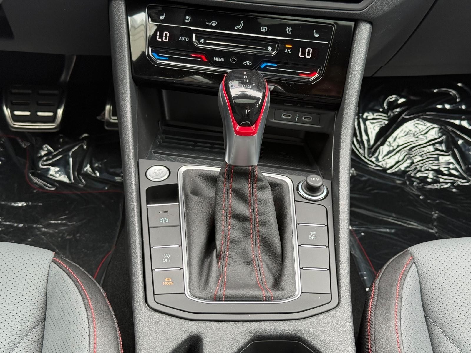 Volkswagen Jetta GLI Vehicle Image 08