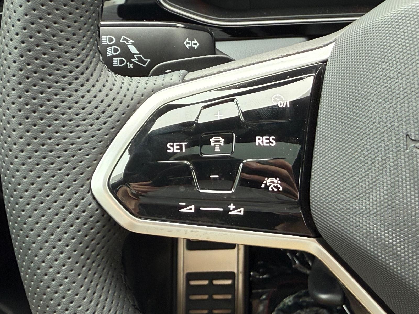 Volkswagen Jetta GLI Vehicle Image 11