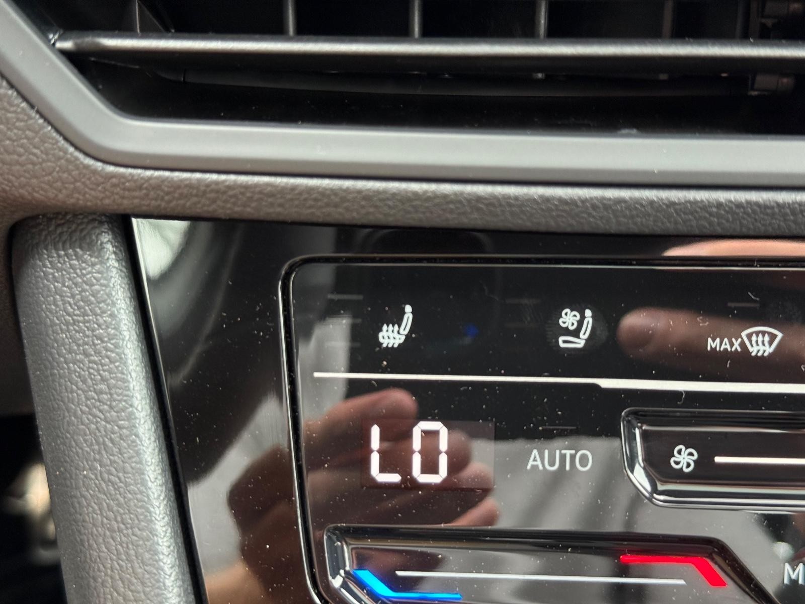 Volkswagen Jetta GLI Vehicle Image 14