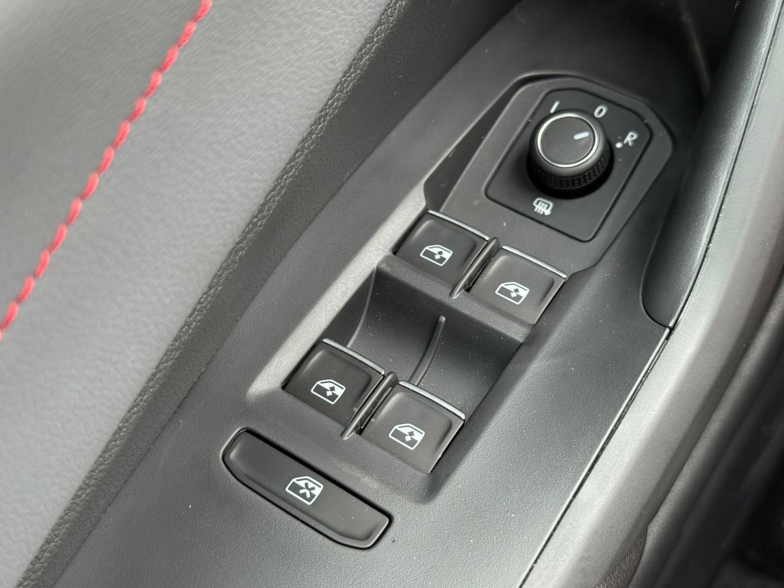 Volkswagen Jetta GLI Vehicle Image 15
