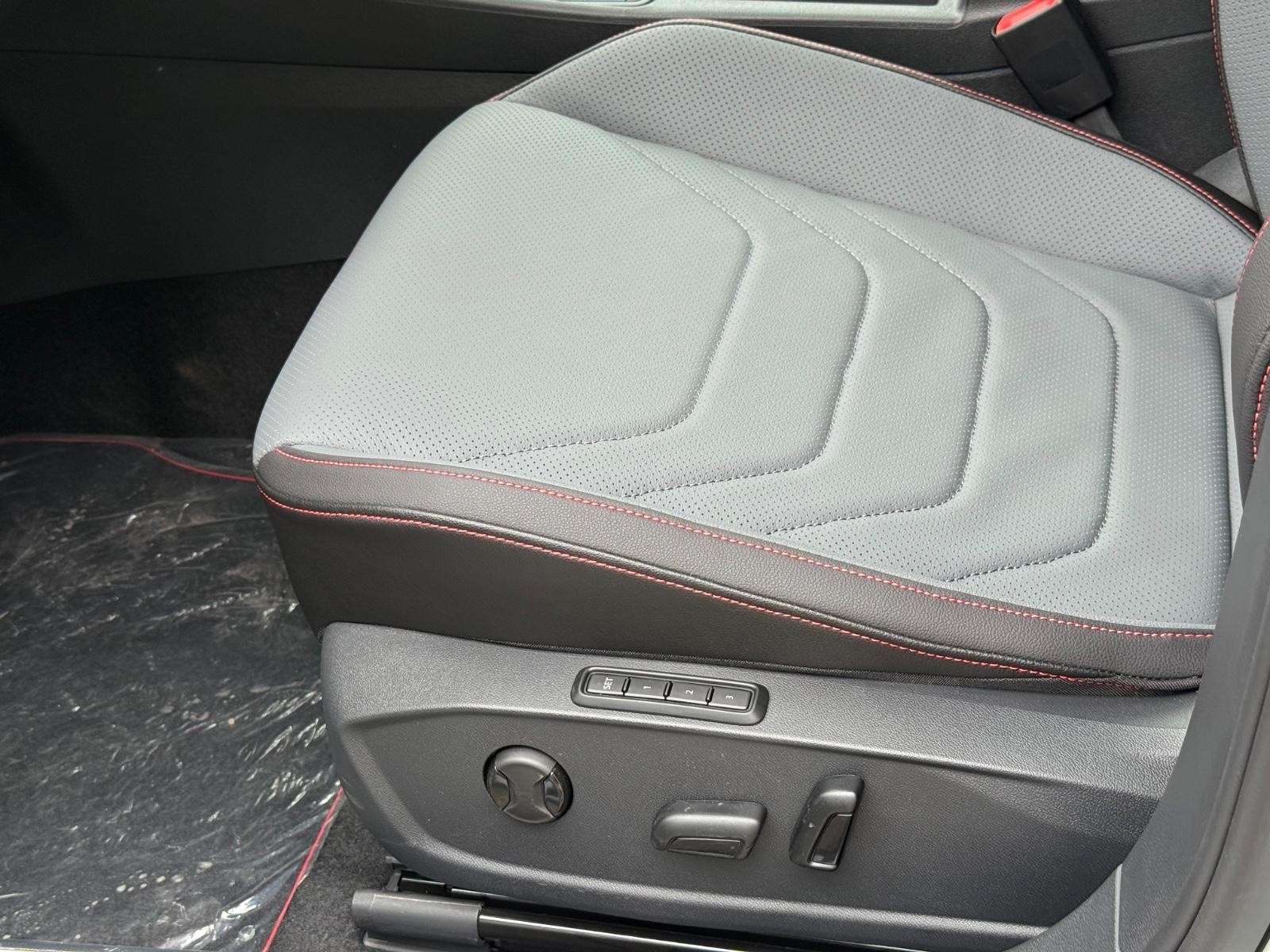 Volkswagen Jetta GLI Vehicle Image 16
