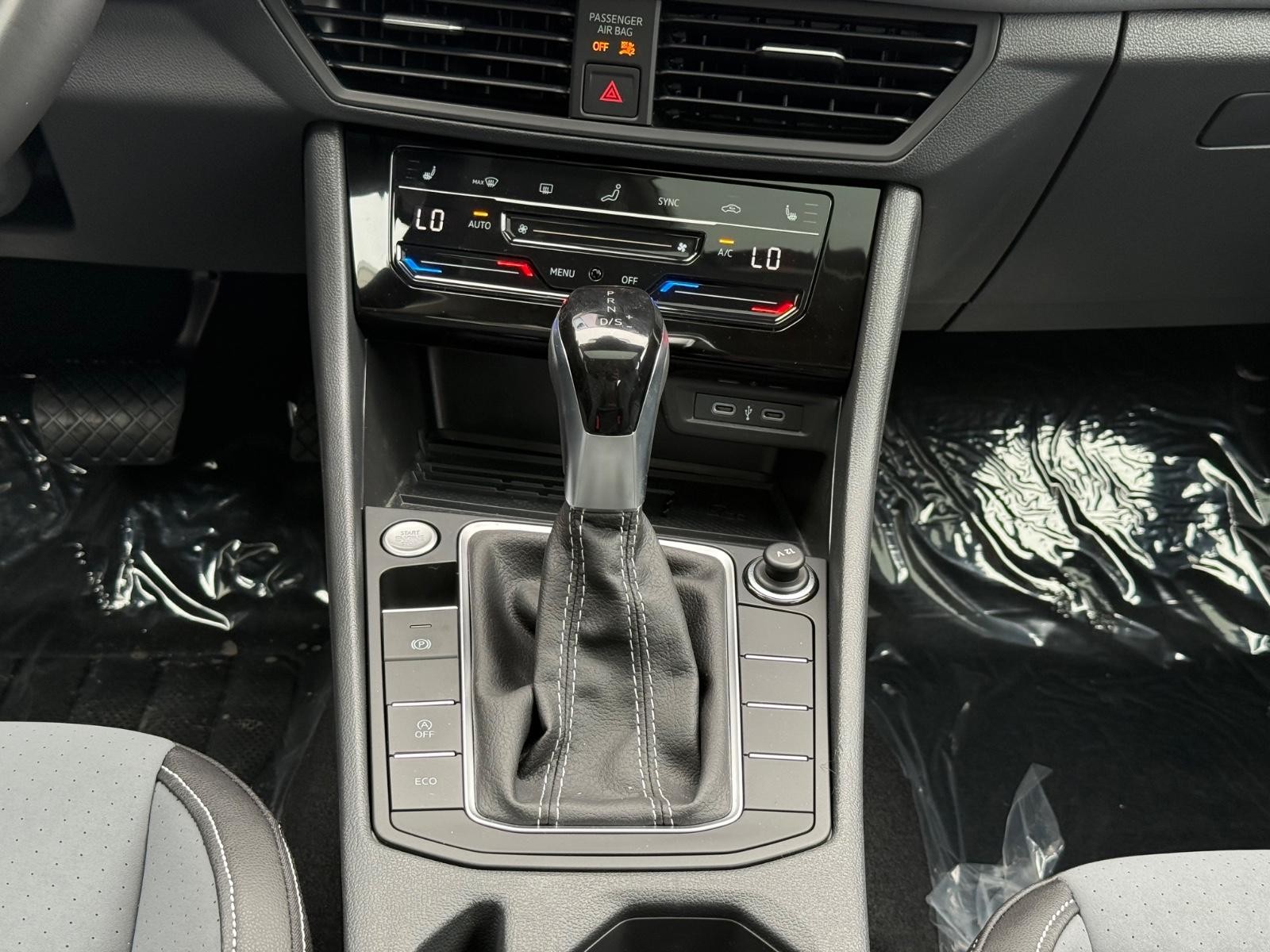 Volkswagen Jetta Vehicle Image 08