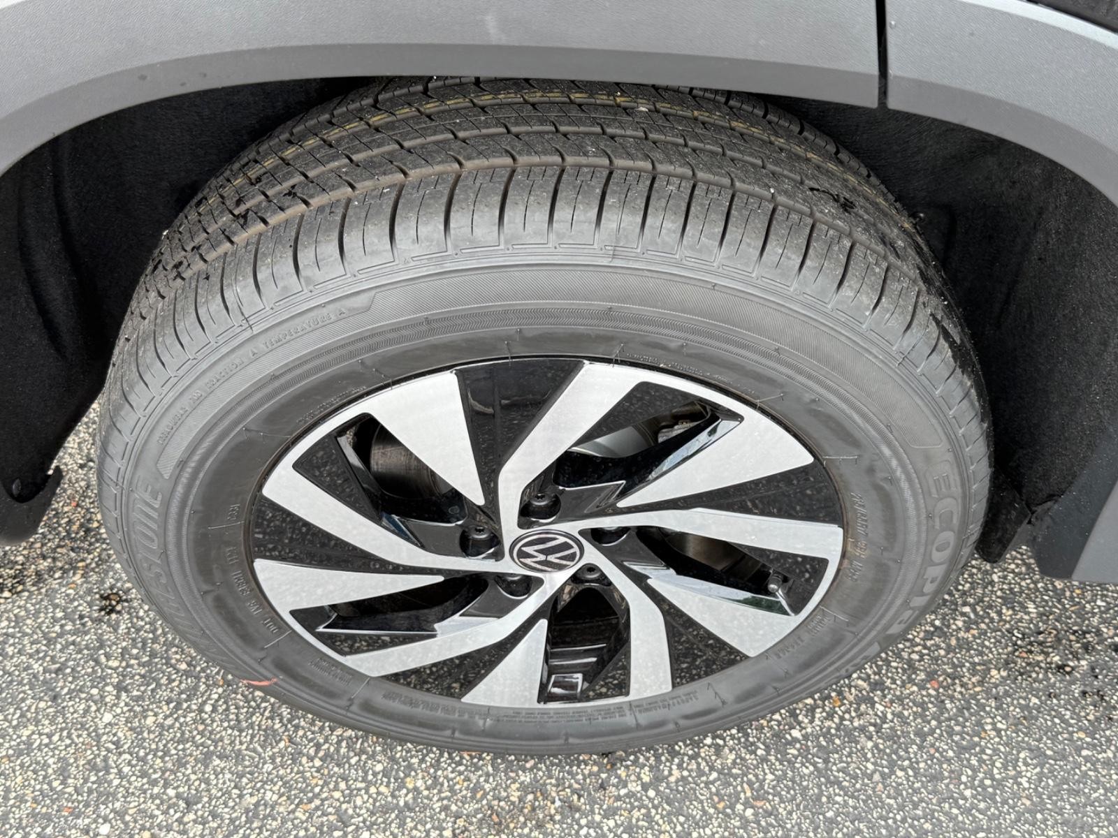 Volkswagen Tiguan Vehicle Image 04