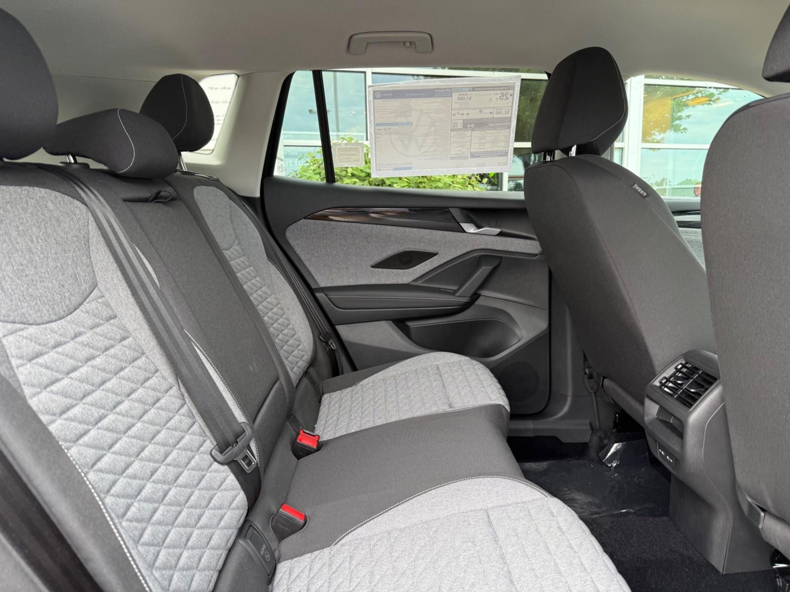 Volkswagen Tiguan Vehicle Image 05