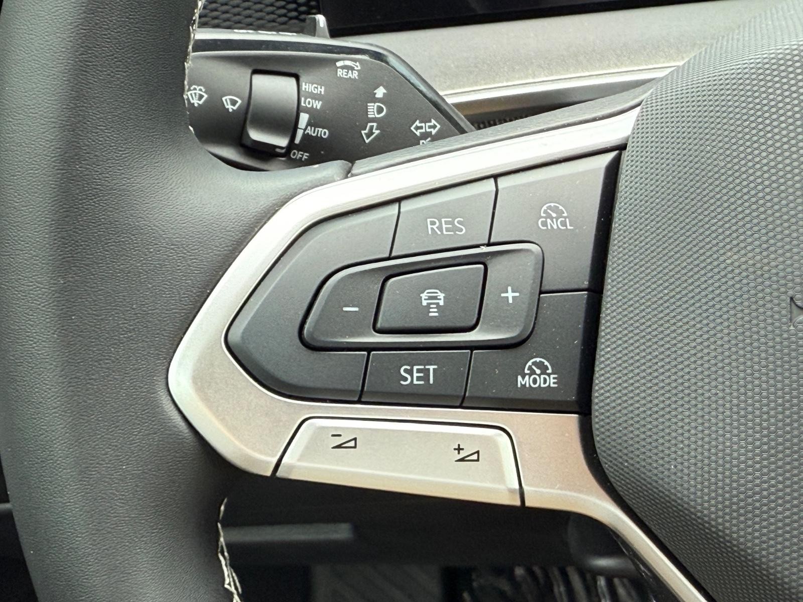 Volkswagen Tiguan Vehicle Image 11