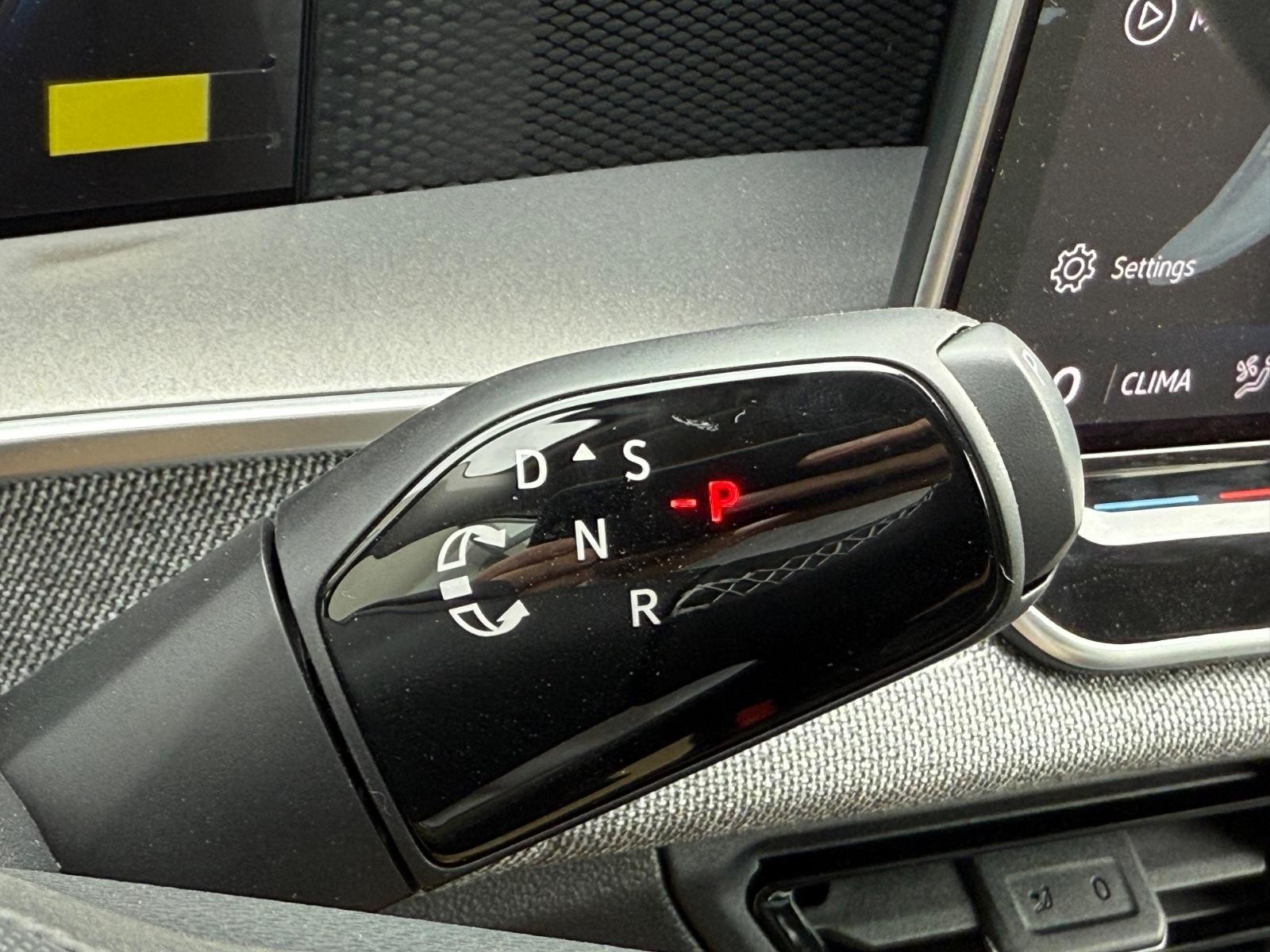 Volkswagen Tiguan Vehicle Image 15