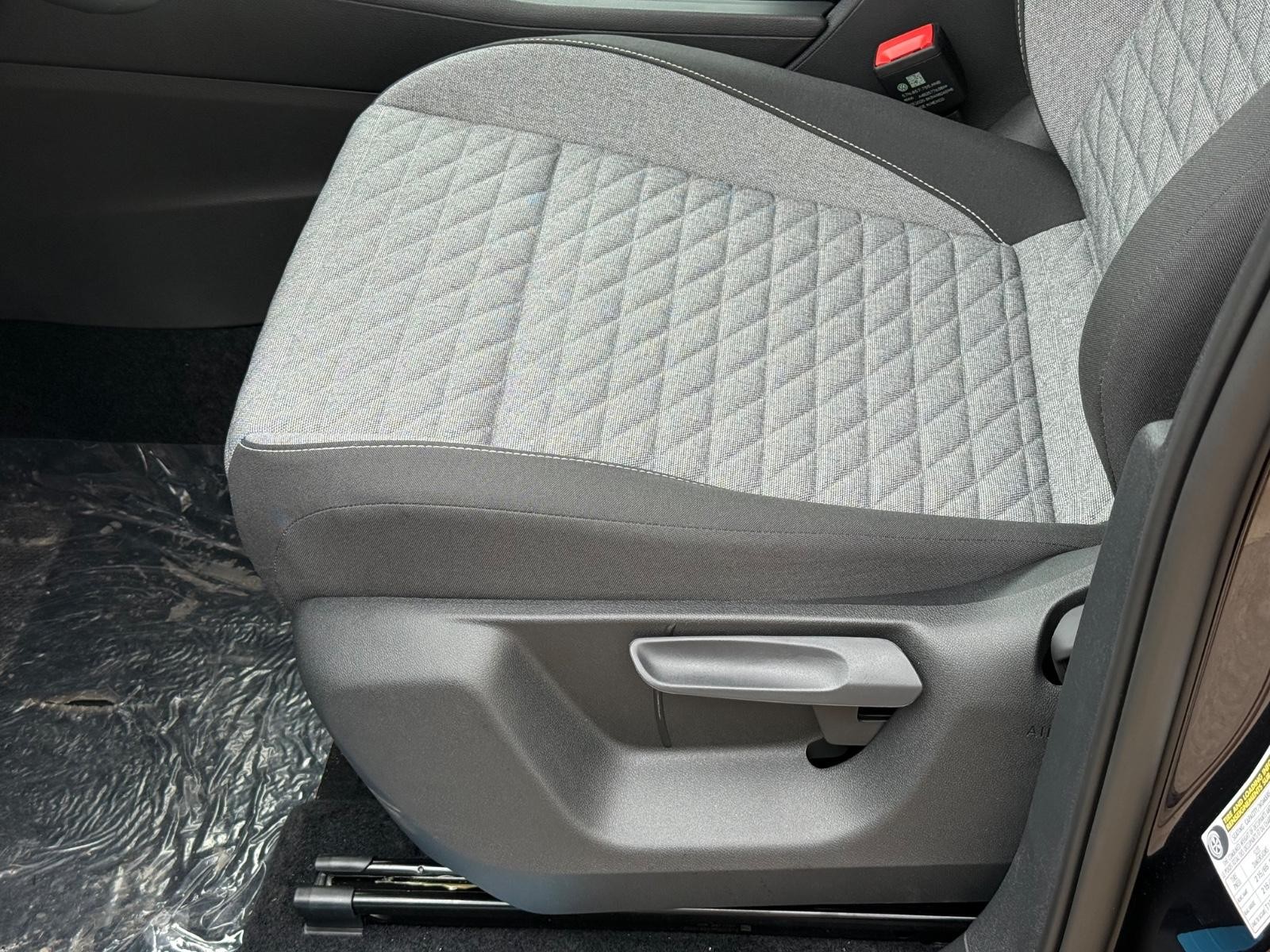 Volkswagen Tiguan Vehicle Image 17