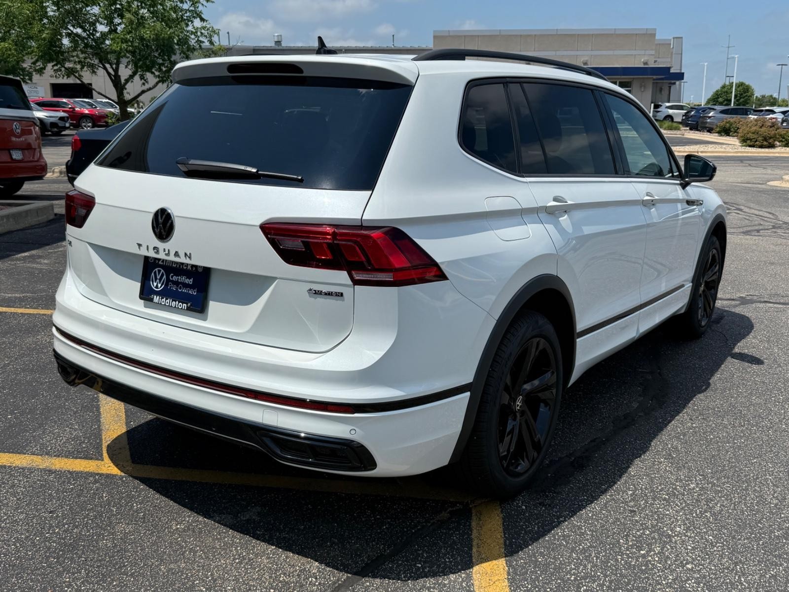 Volkswagen Tiguan Vehicle Image 03