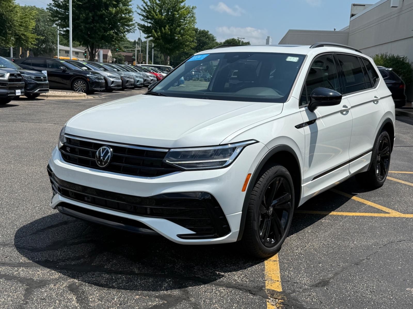 Volkswagen Tiguan Vehicle Image 08
