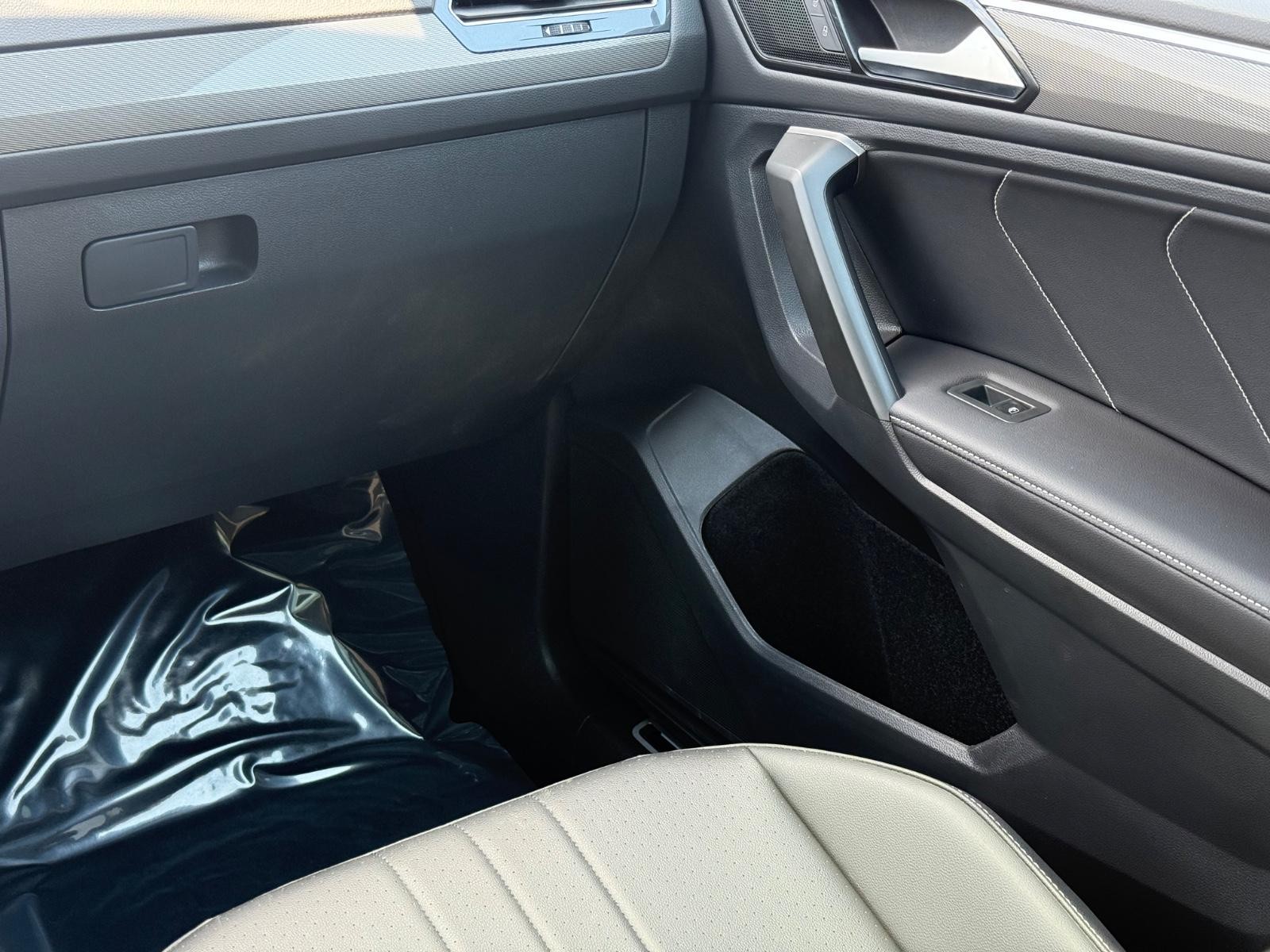 Volkswagen Tiguan Vehicle Image 15