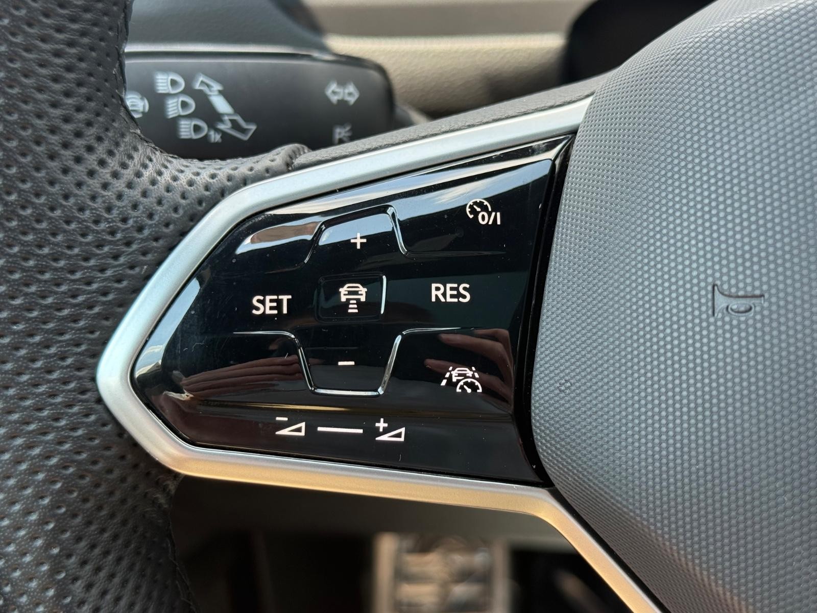 Volkswagen Tiguan Vehicle Image 16