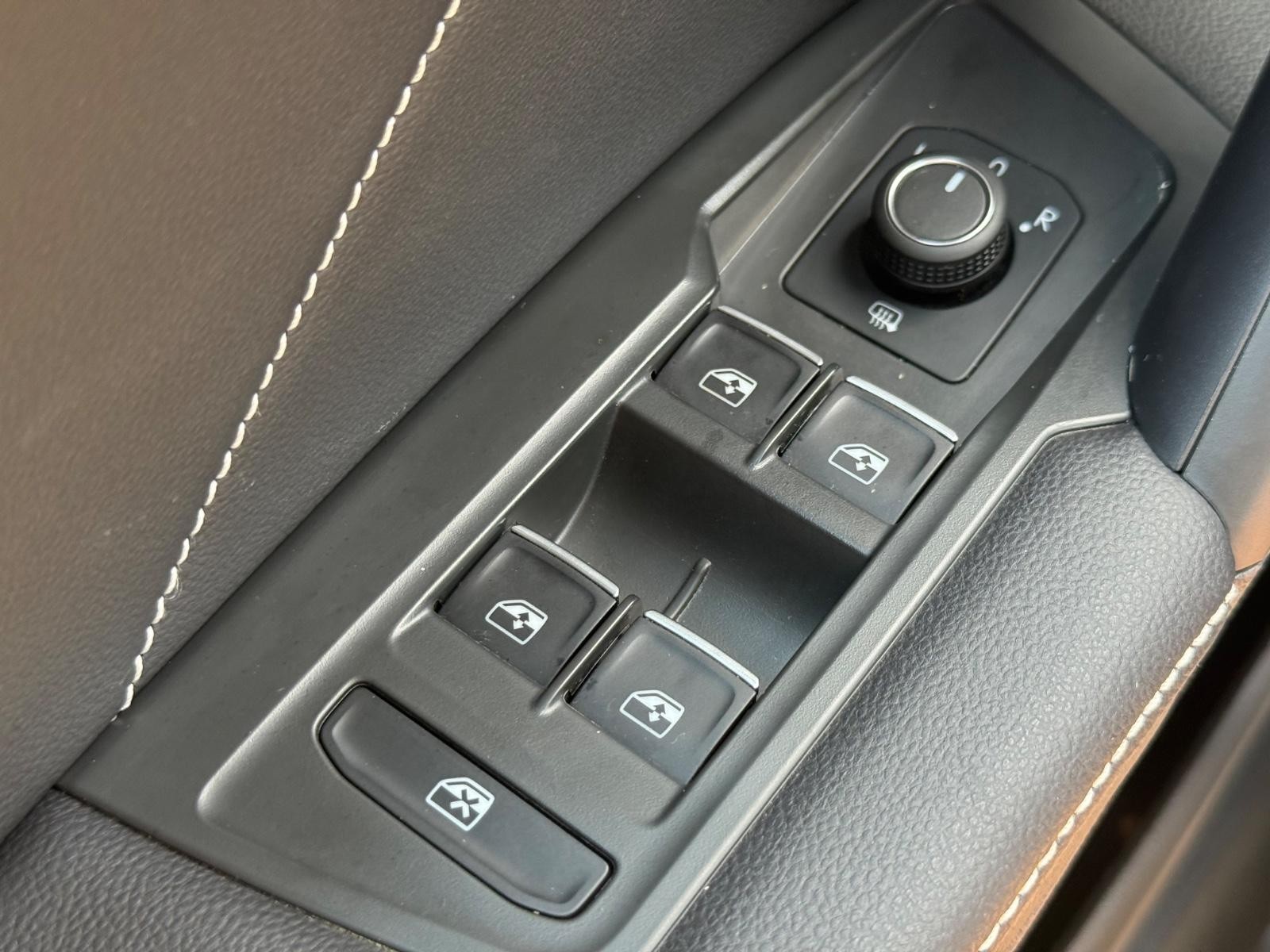 Volkswagen Tiguan Vehicle Image 21