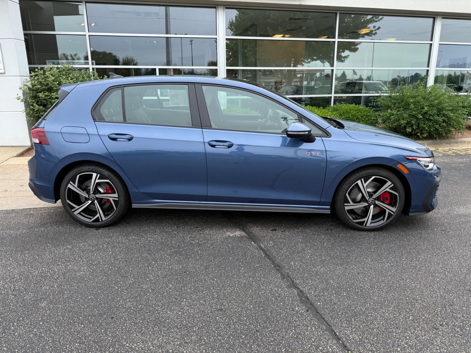 Volkswagen Golf GTI Vehicle Image 02