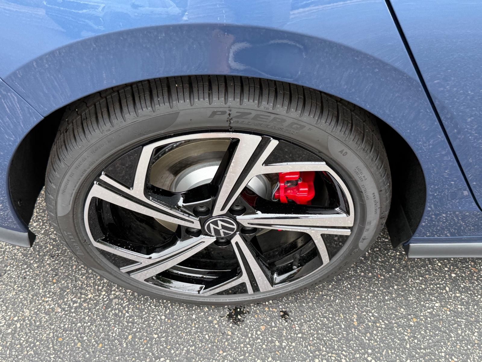 Volkswagen Golf GTI Vehicle Image 04