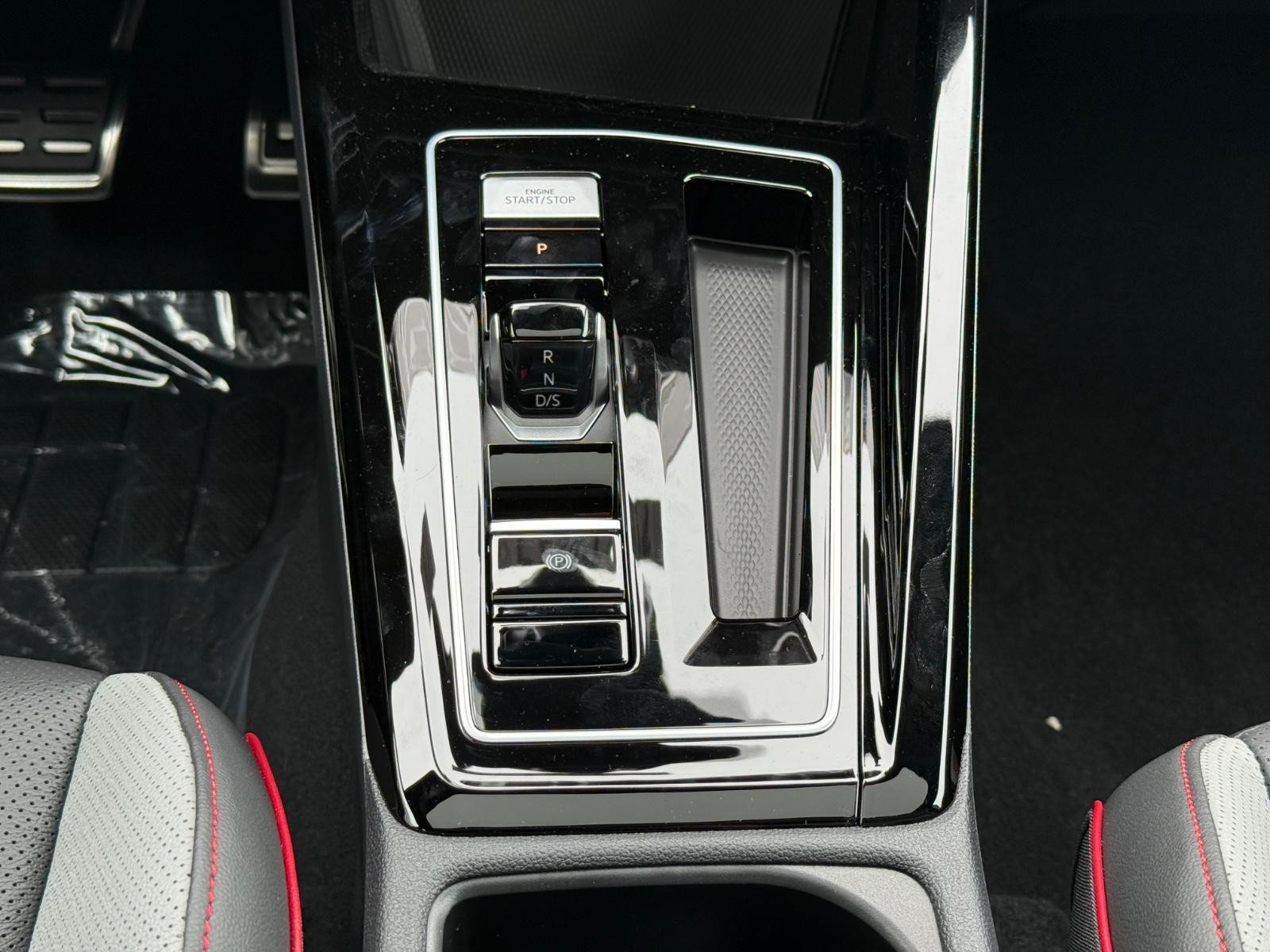 Volkswagen Golf GTI Vehicle Image 08