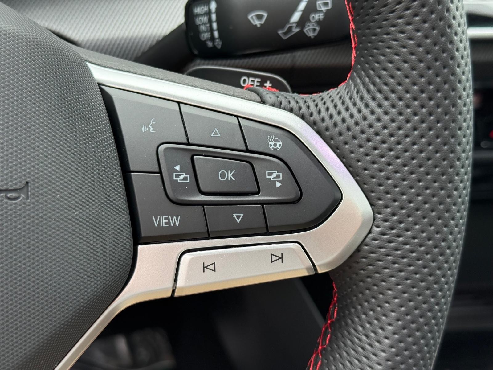 Volkswagen Golf GTI Vehicle Image 12