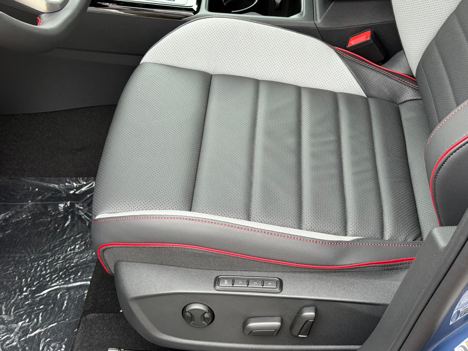 Volkswagen Golf GTI Vehicle Image 16
