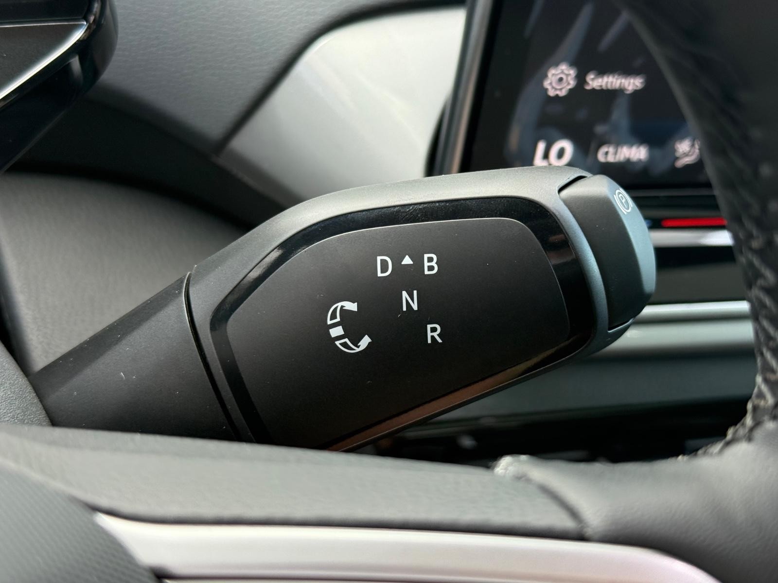 Volkswagen ID.4 Vehicle Image 12