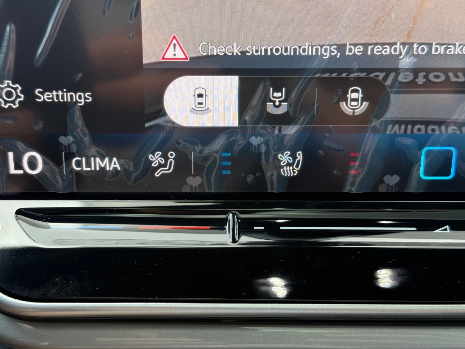 Volkswagen ID.4 Vehicle Image 14