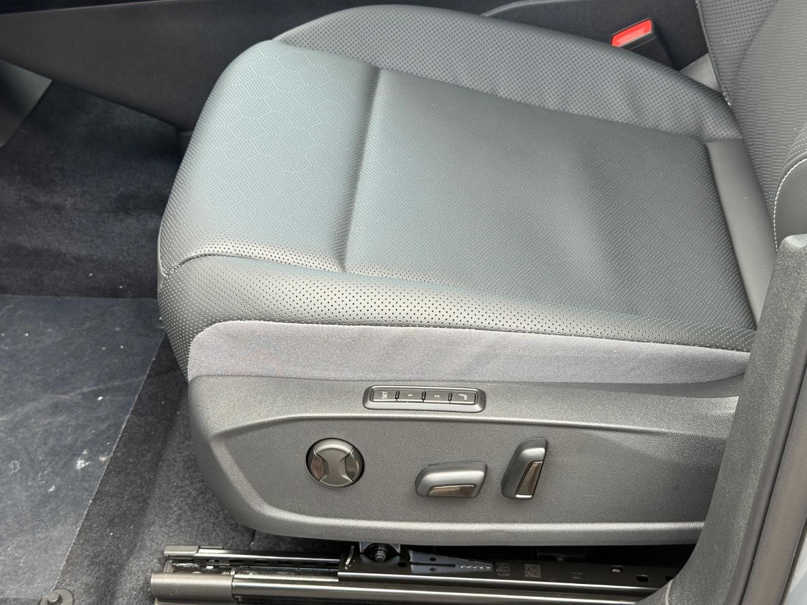 Volkswagen ID.4 Vehicle Image 16