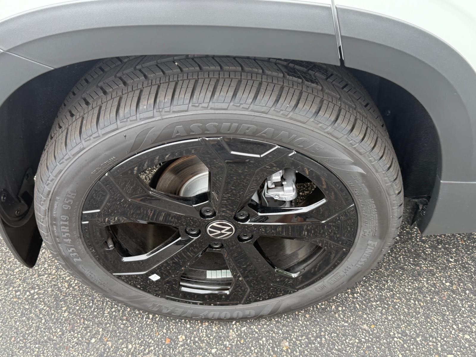 Volkswagen Taos Vehicle Image 04