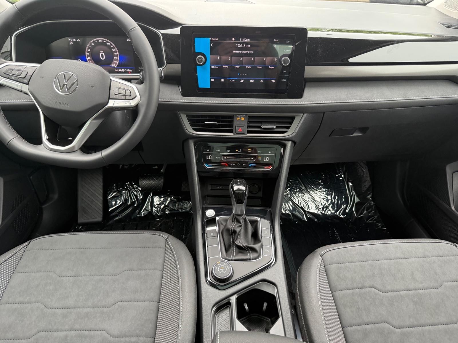 Volkswagen Taos Vehicle Image 06