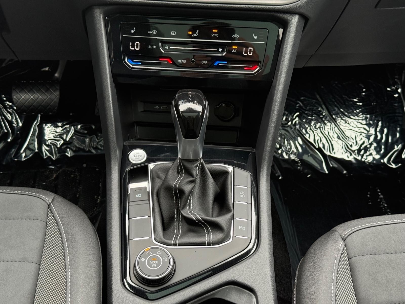 Volkswagen Taos Vehicle Image 08
