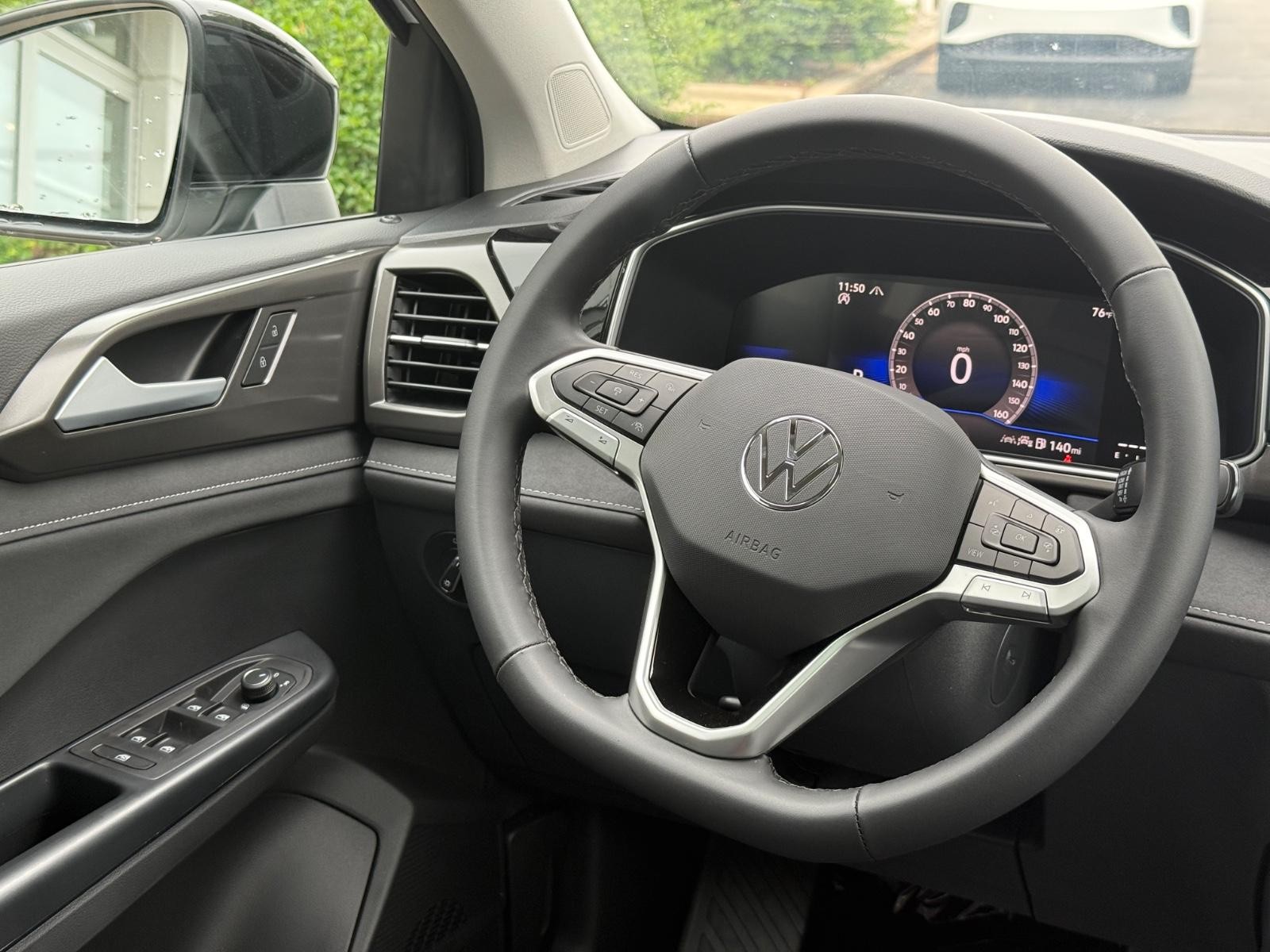 Volkswagen Taos Vehicle Image 09