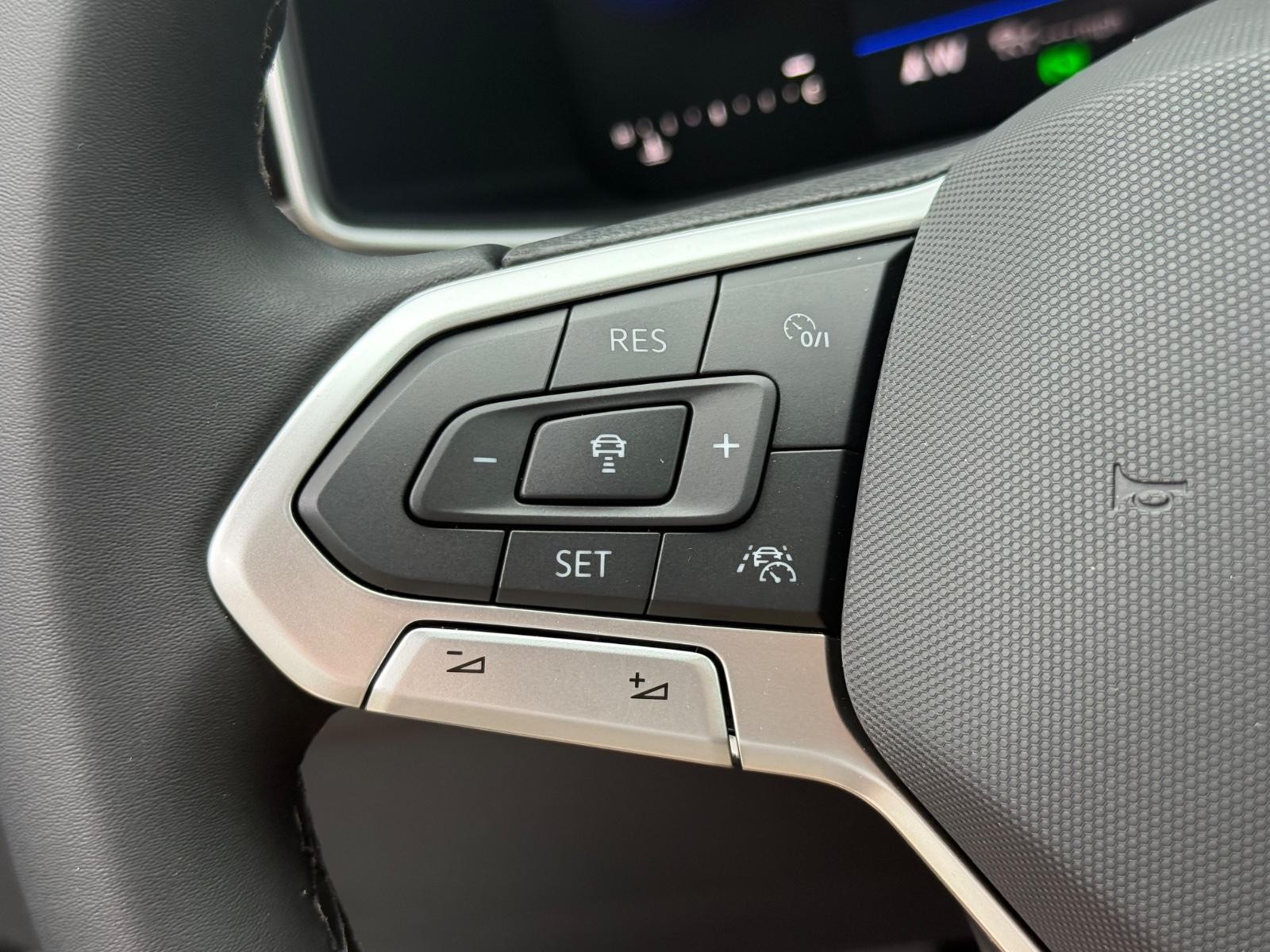 Volkswagen Taos Vehicle Image 11