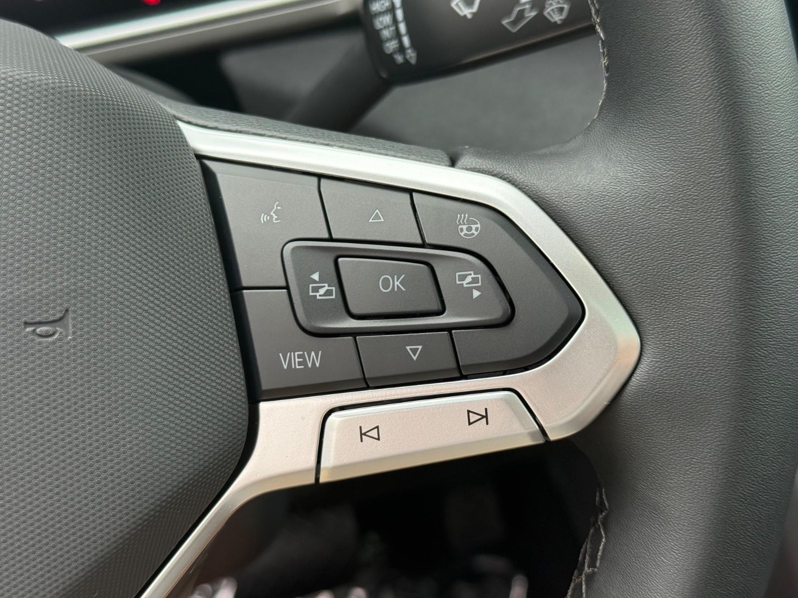 Volkswagen Taos Vehicle Image 12