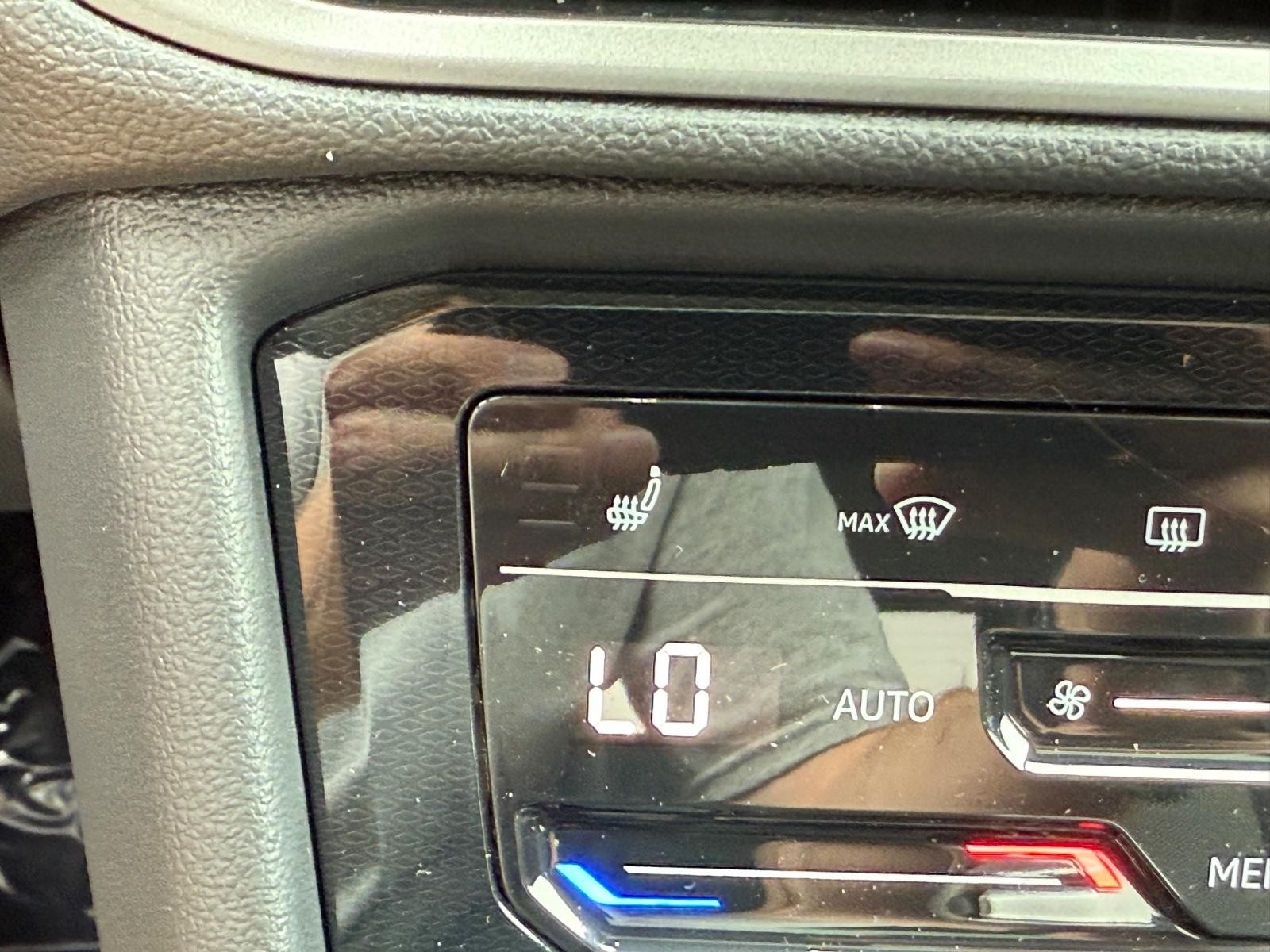 Volkswagen Taos Vehicle Image 14