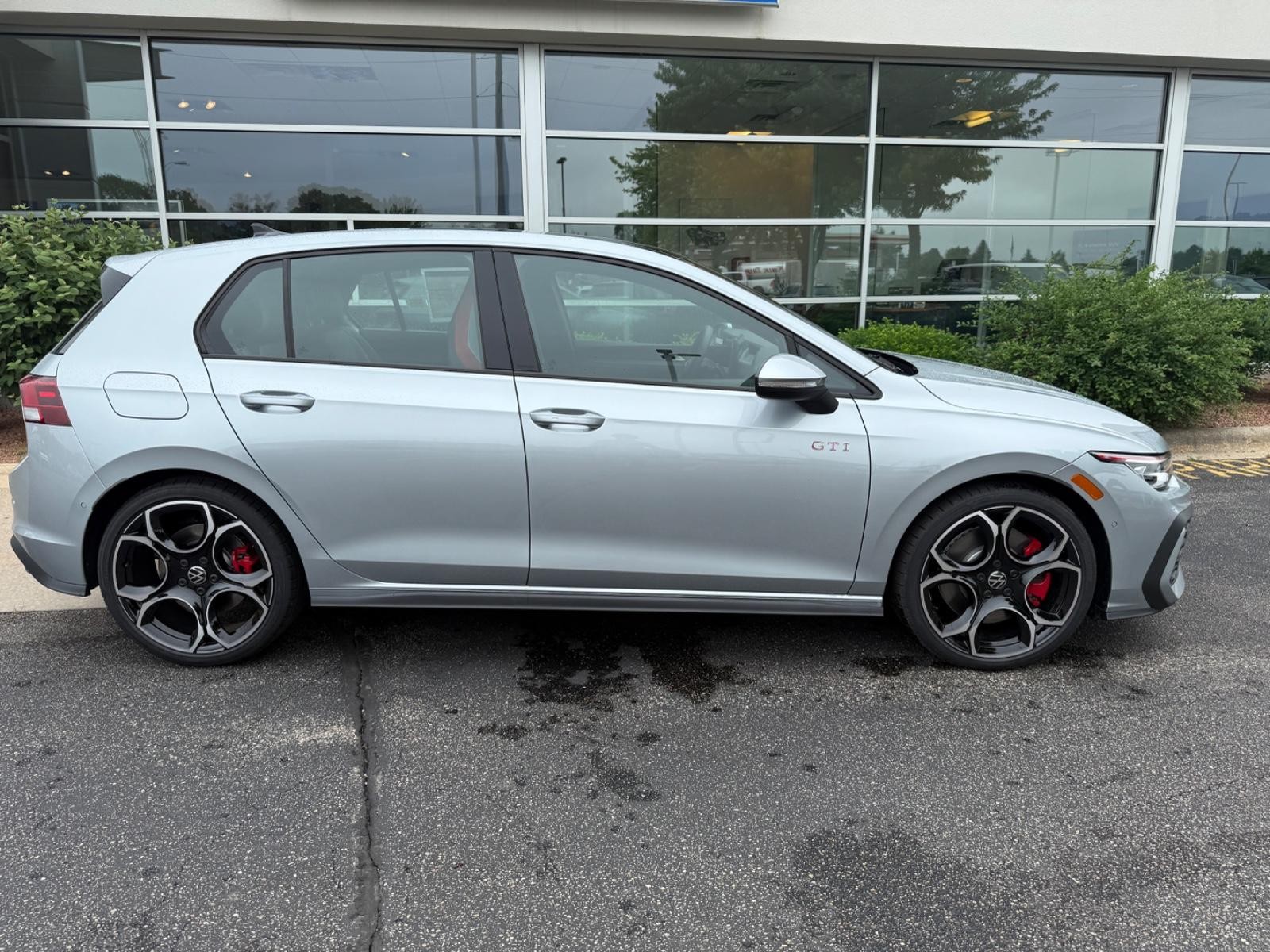 Volkswagen Golf GTI Vehicle Image 02