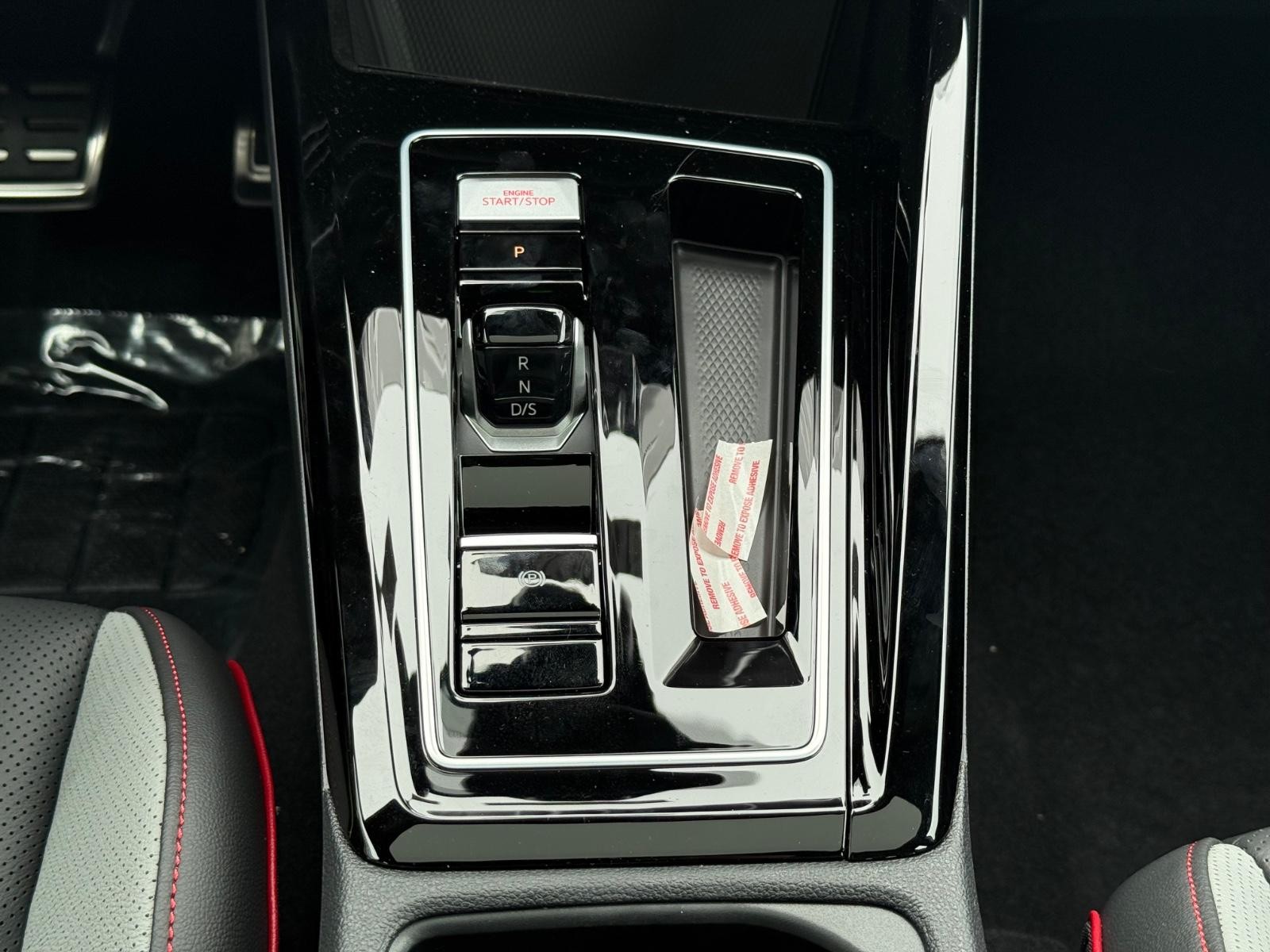 Volkswagen Golf GTI Vehicle Image 08