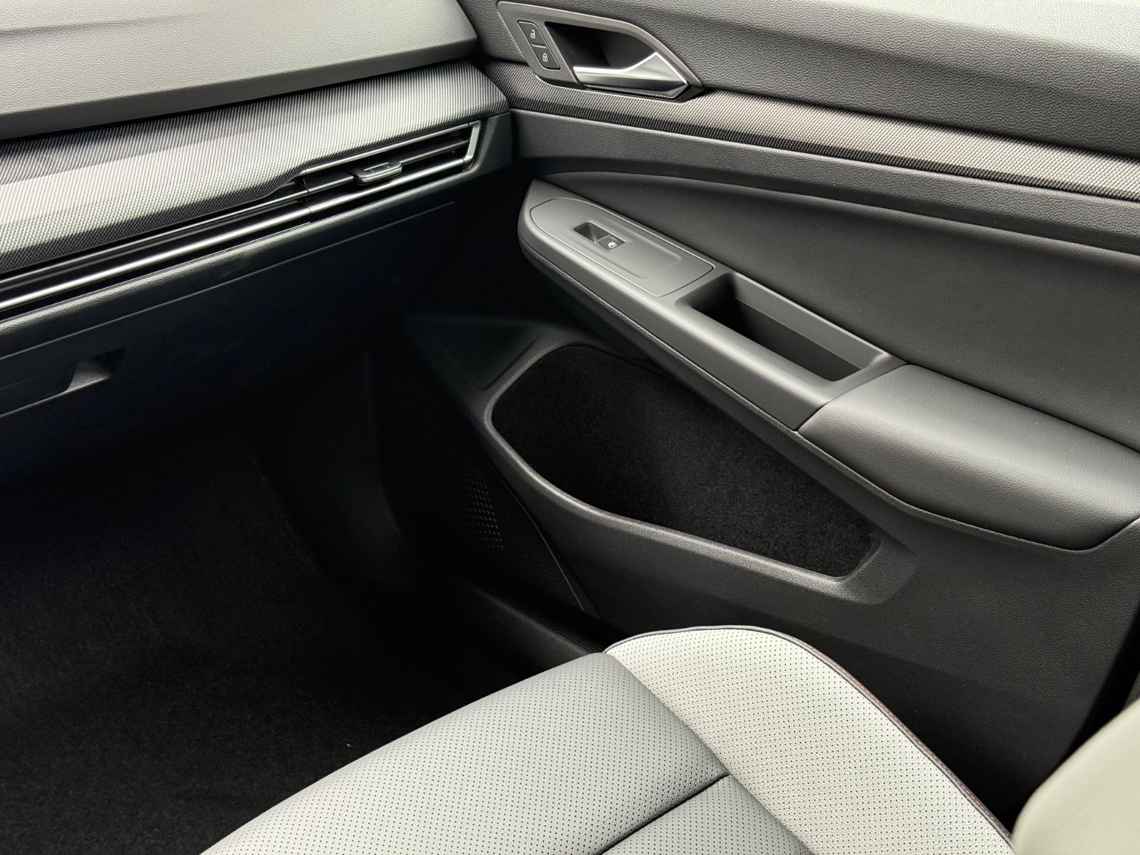 Volkswagen Golf GTI Vehicle Image 10