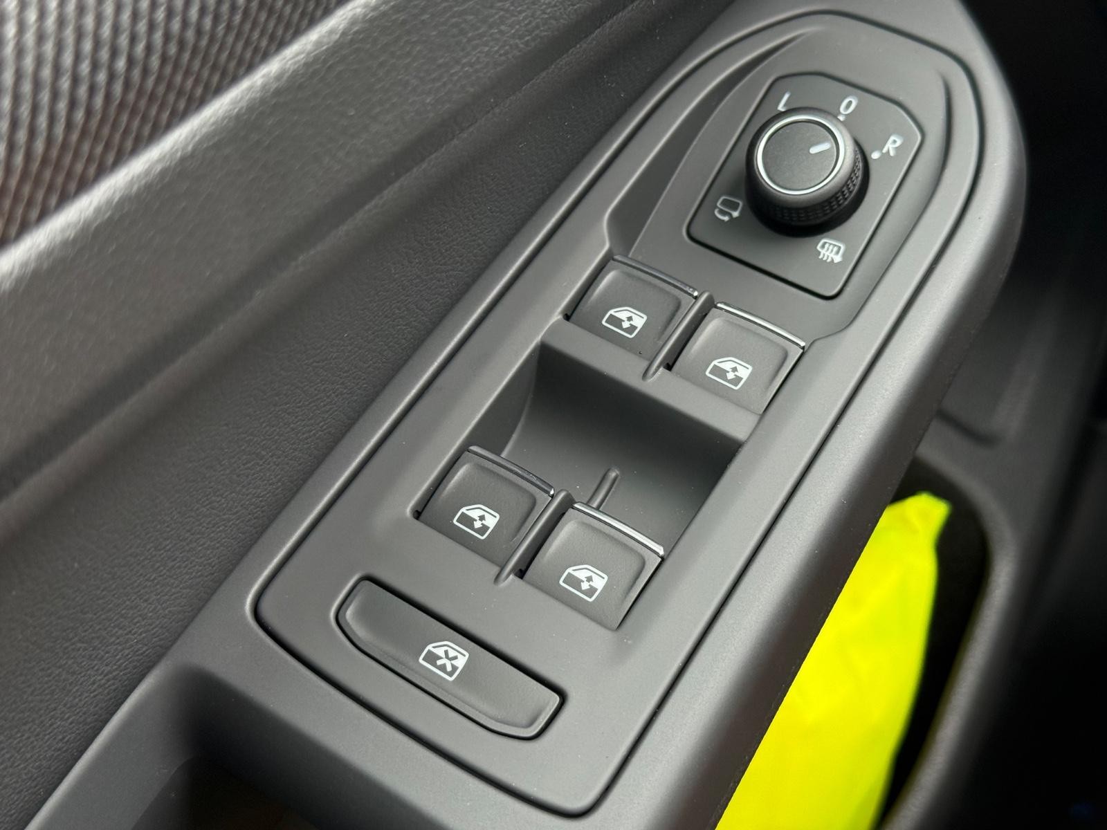 Volkswagen Golf GTI Vehicle Image 15