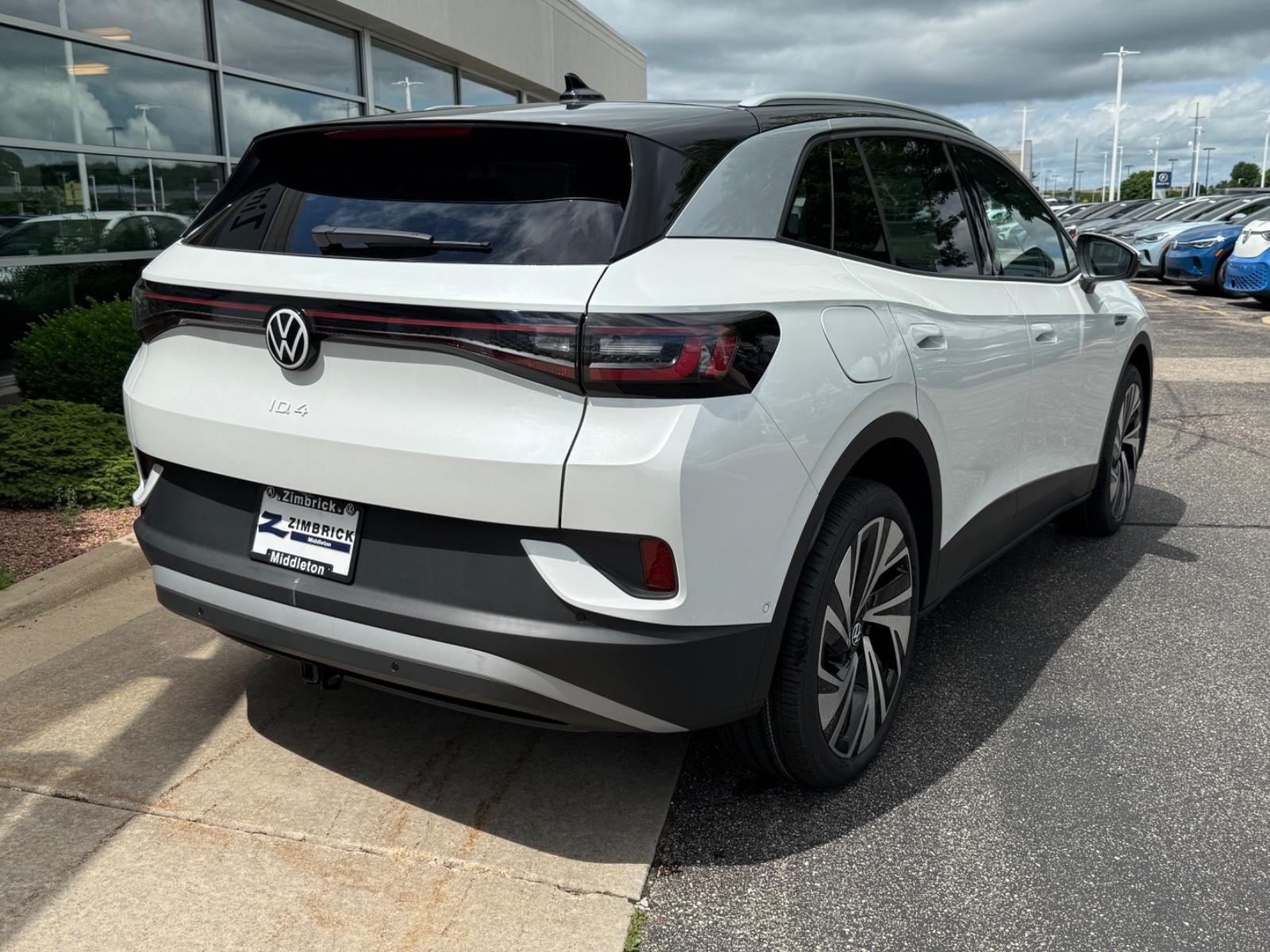 Volkswagen ID.4 Vehicle Image 03