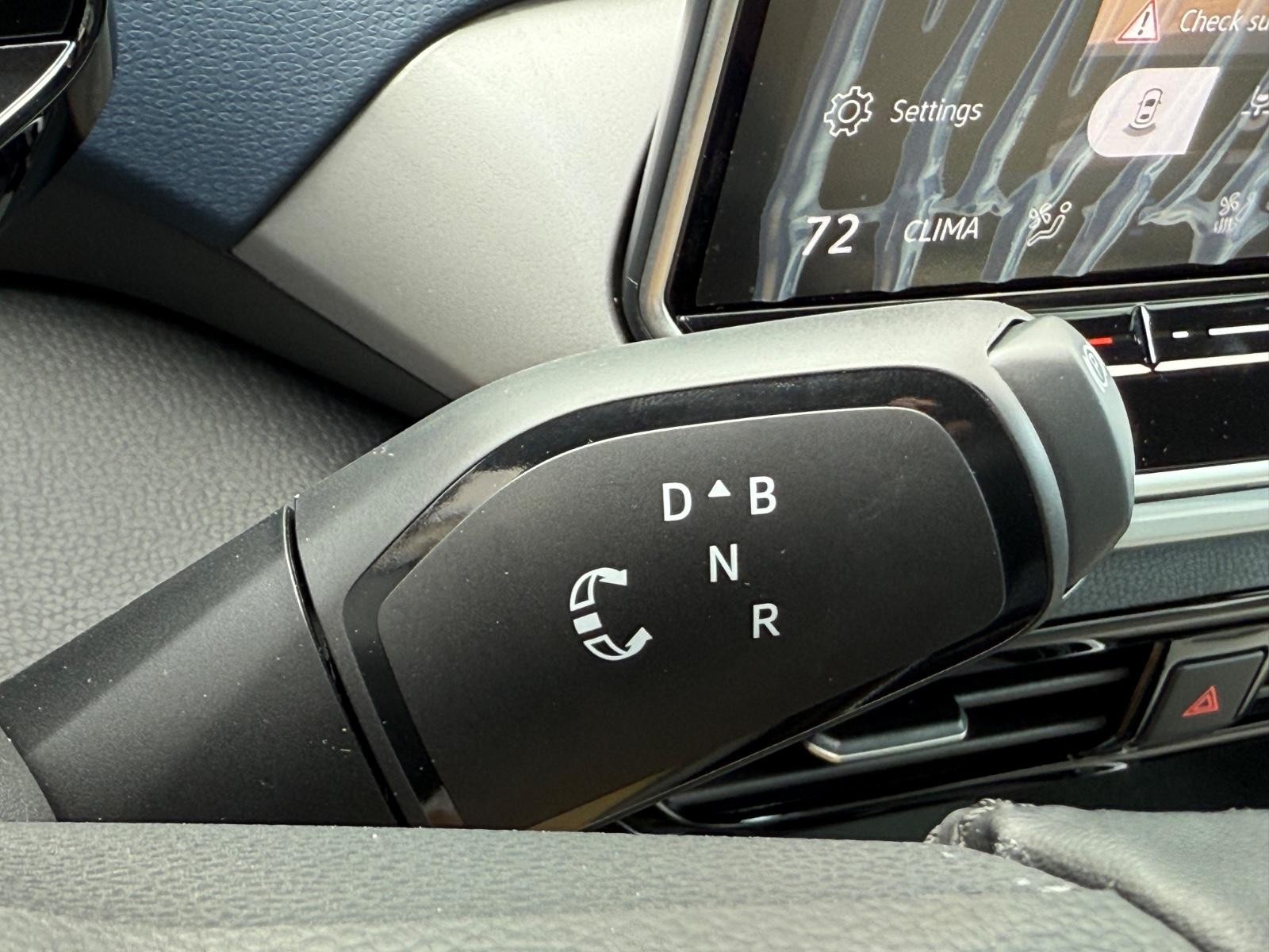 Volkswagen ID.4 Vehicle Image 14