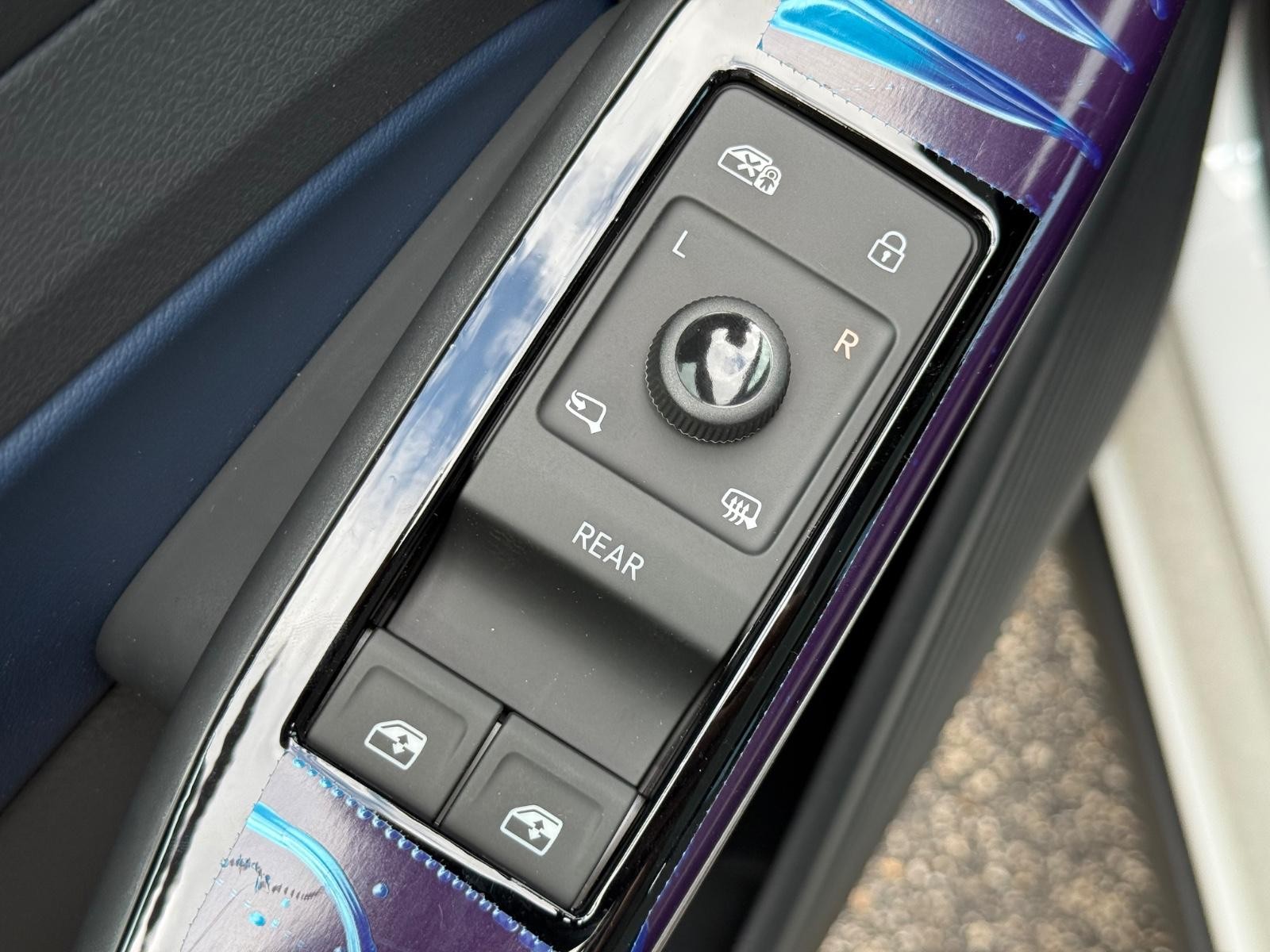 Volkswagen ID.4 Vehicle Image 15
