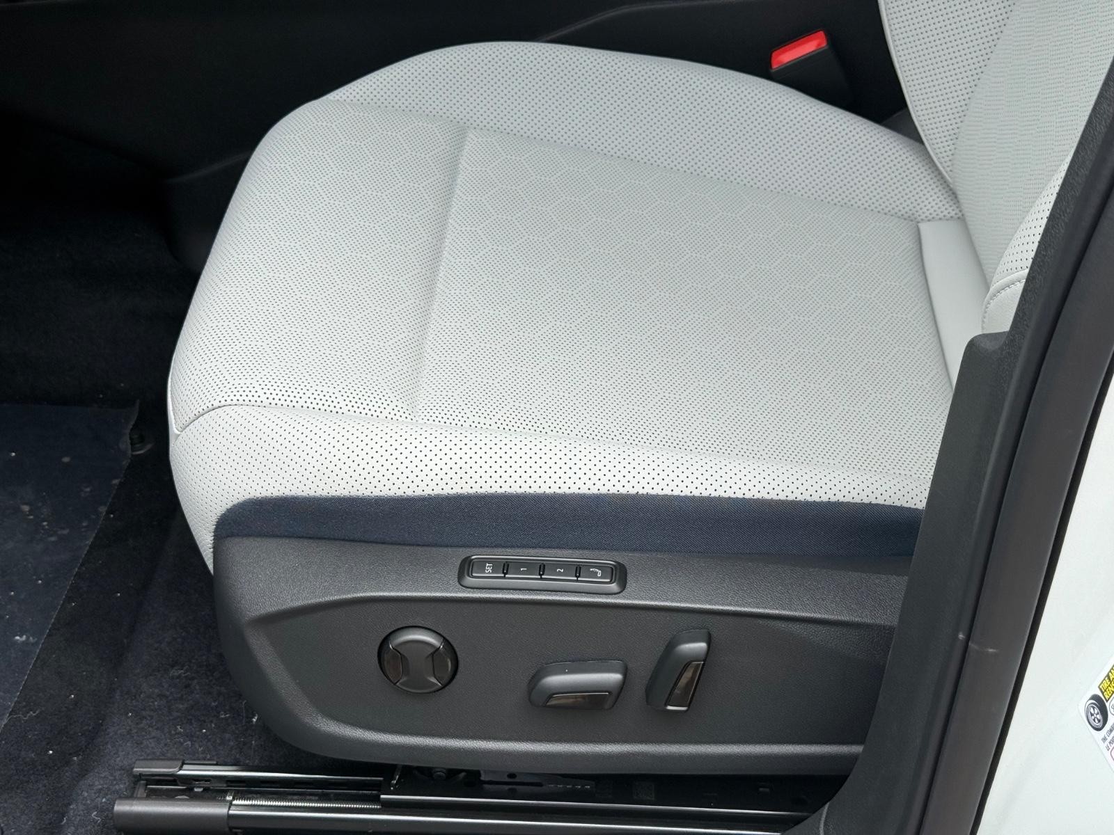 Volkswagen ID.4 Vehicle Image 16