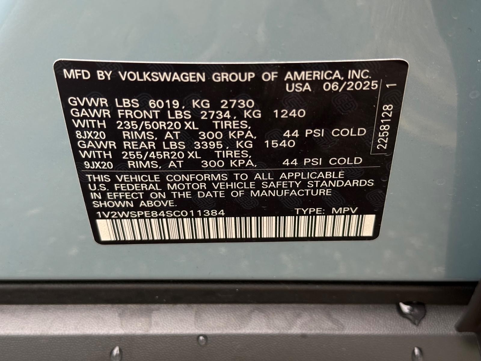 Volkswagen ID.4 Vehicle Image 17