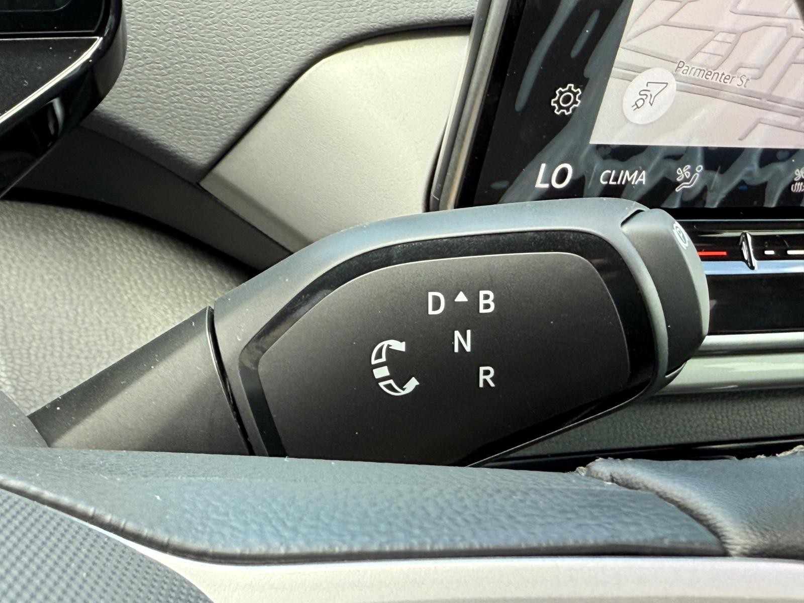 Volkswagen ID.4 Vehicle Image 12