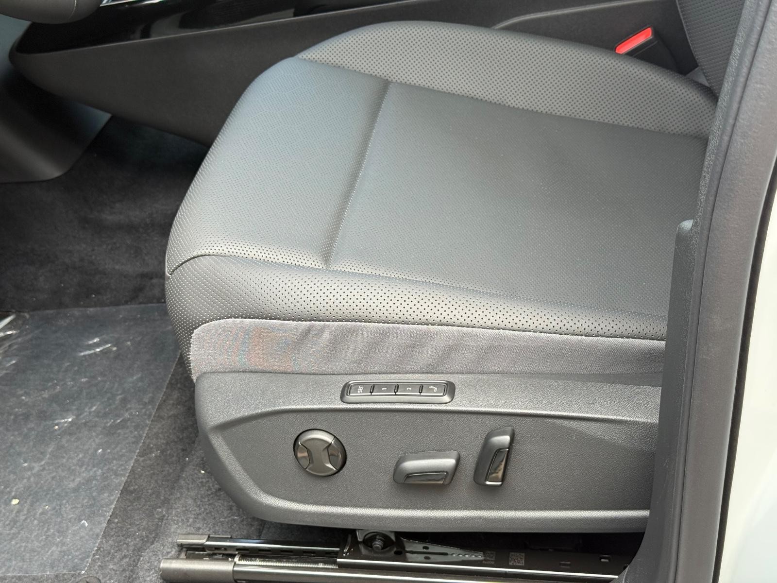 Volkswagen ID.4 Vehicle Image 16