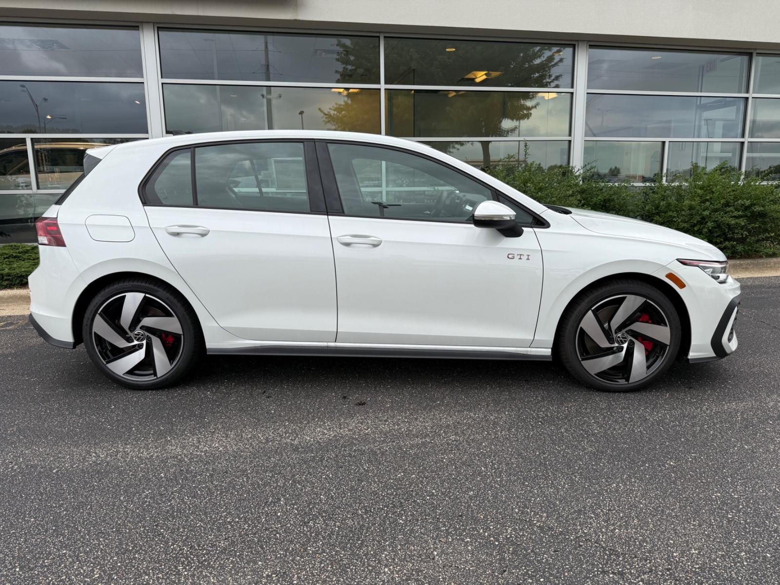 Volkswagen Golf GTI Vehicle Image 02