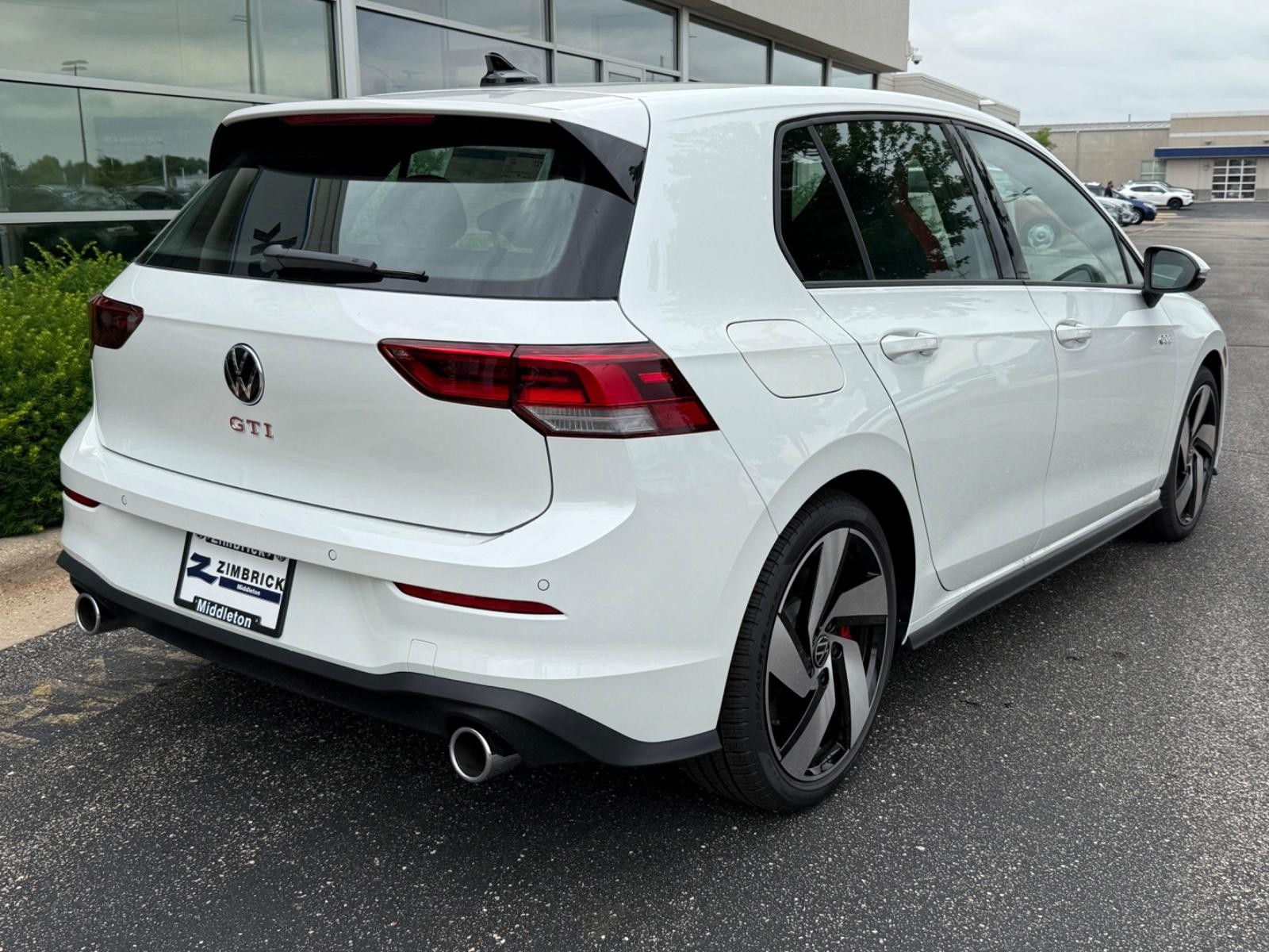 Volkswagen Golf GTI Vehicle Image 03